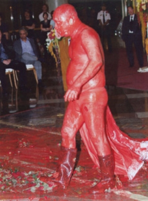 2 The Art of Resistance: Burmese Contemporary Art, RUSSELL KELTY Nyein Chan Su, Untitled , 2008, performance. Image courtesy the artist and Thavibu Gallery, Bangkok, Thailand