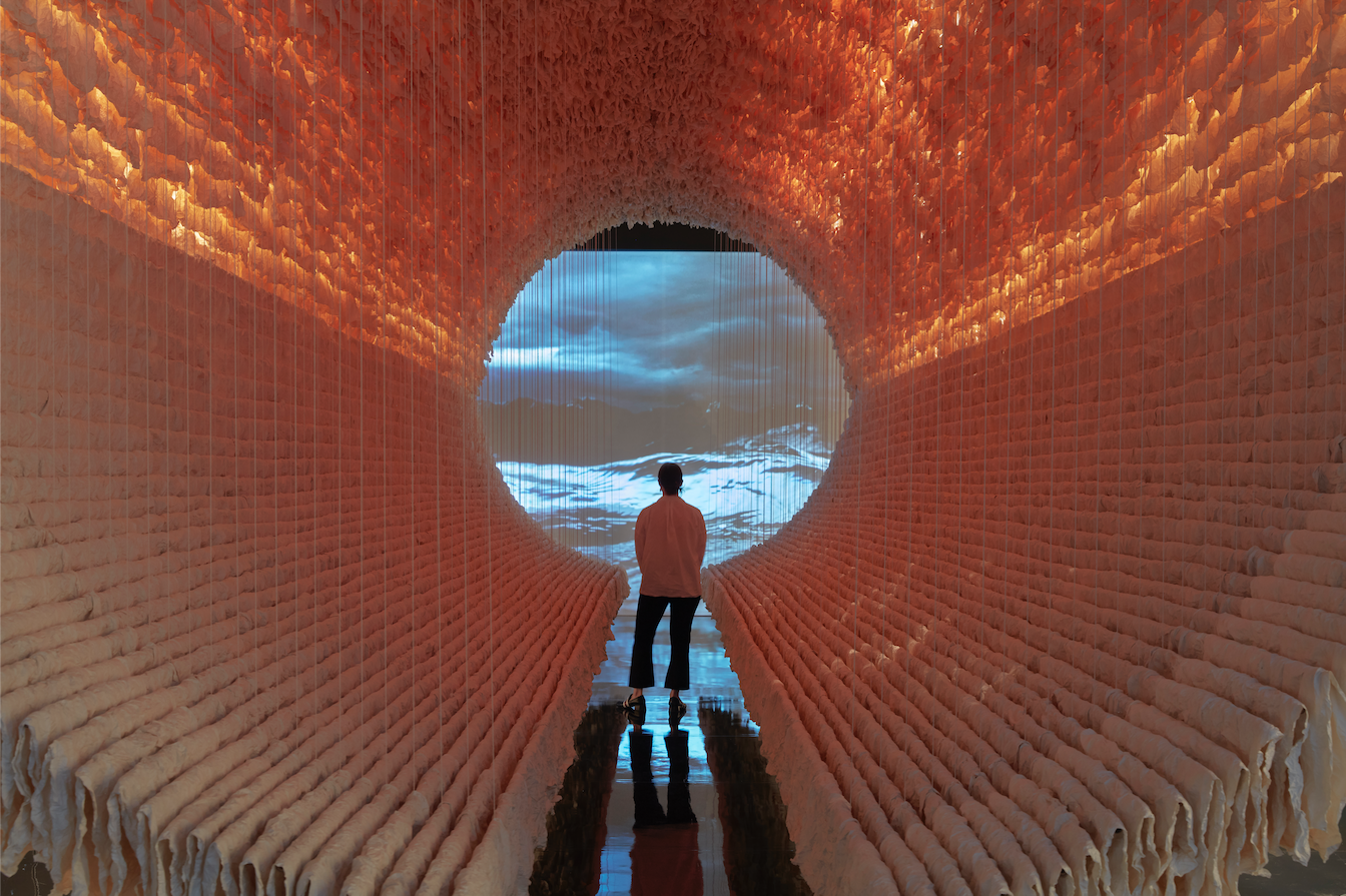 9 the factory-assemblist and the scholar-artist in the historiography of chinese art: alex burchmore,  melbourne    Zhu Jinshi,  The Ship of Time , 2018, installation view, ‘A Fairy Tale in Red Times: Works from the White Rabbit Collection’, NGV International, Melbourne, 2019; rice paper, bamboo, cotton thread, 300 x 300 x 1200cm (dimensions variable); White Rabbit Collection, Sydney; images courtesy the NGV, Melbourne; photos: Tom Ross