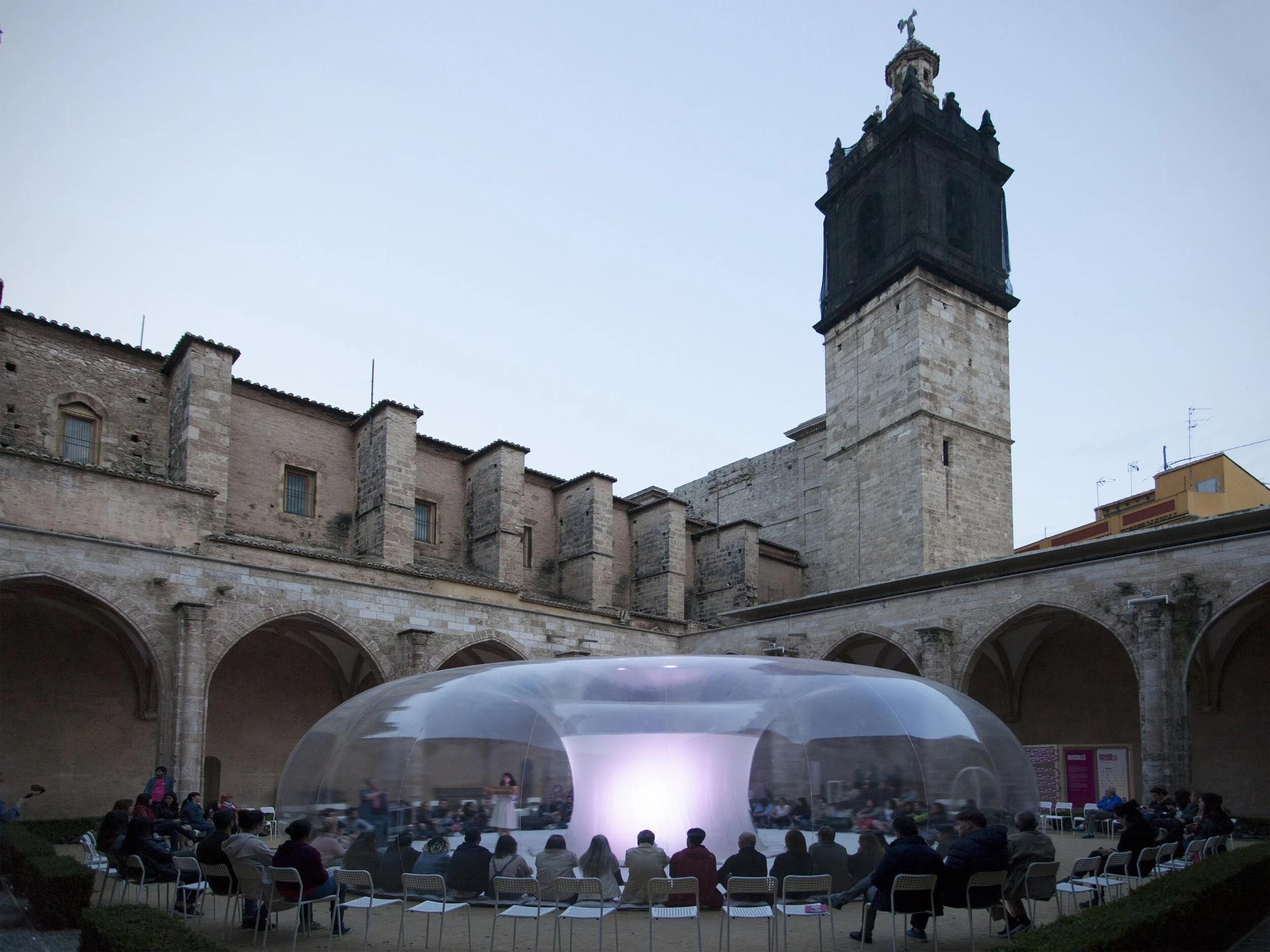 1 Dispatches: andrew stephens   Plastique Fantastique,  MEDUSA , installation view, Festival 10 Sentidos, Valencia, 2018; image courtesy Plastique Fantastique