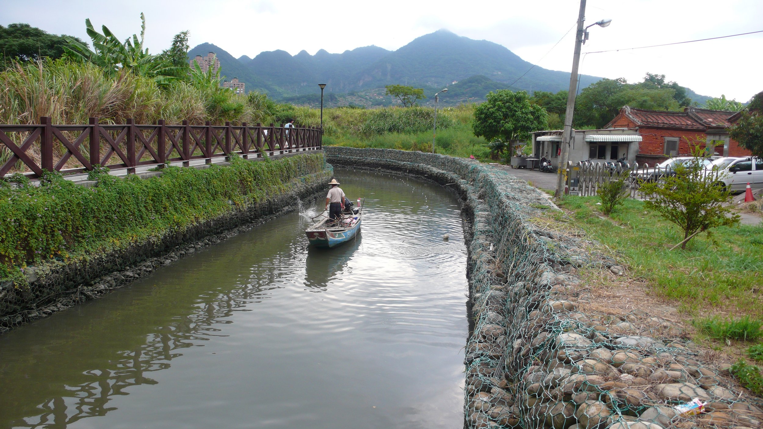 Wu Mali, Art as Environment – A Cultural Action at Plum Tree Creek , 2010– , documentation image; courtesy the artist and Bamboo Curtain Studio, Taipei.