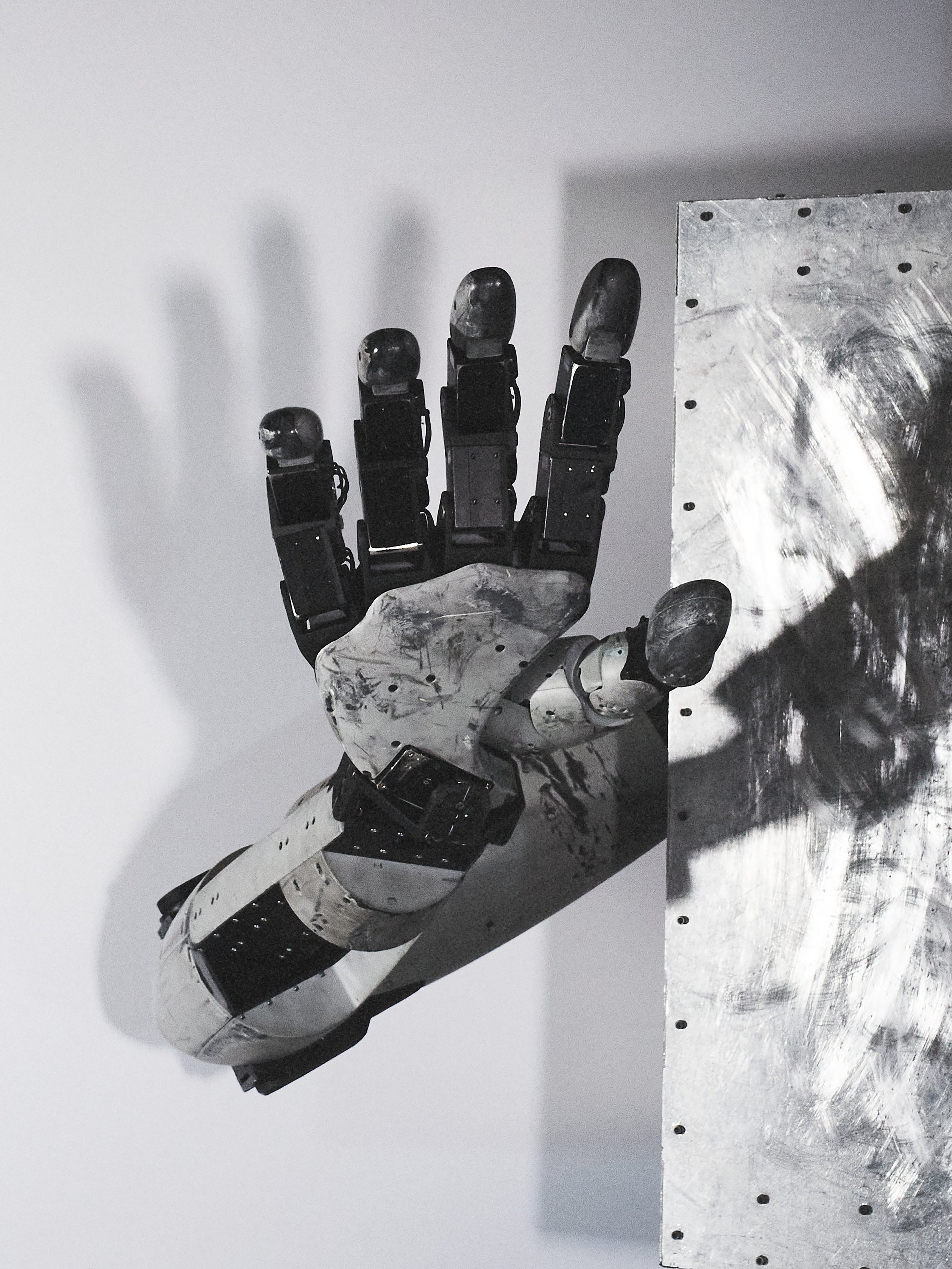  Jordan Wolfson,  Body Sculpture , 2023, installation detail, National Gallery of Australia, ‘Jordan Wolfson: Body Sculpture’, Kamberri/Canberra; courtesy Gagosian, Sadie Coles HQ, and David Zwirner; photo: David Sims, © Jordan Wolfson.&nbsp; 