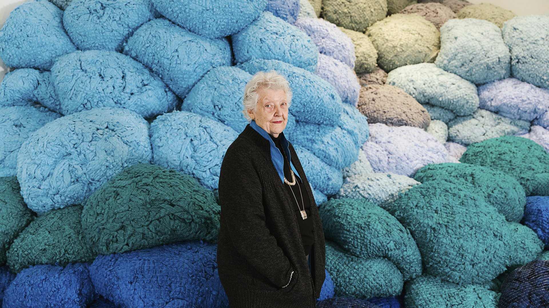  Sheila Hicks,  Nowhere to go,  2022; courtesy the artist and Alison Jacques 