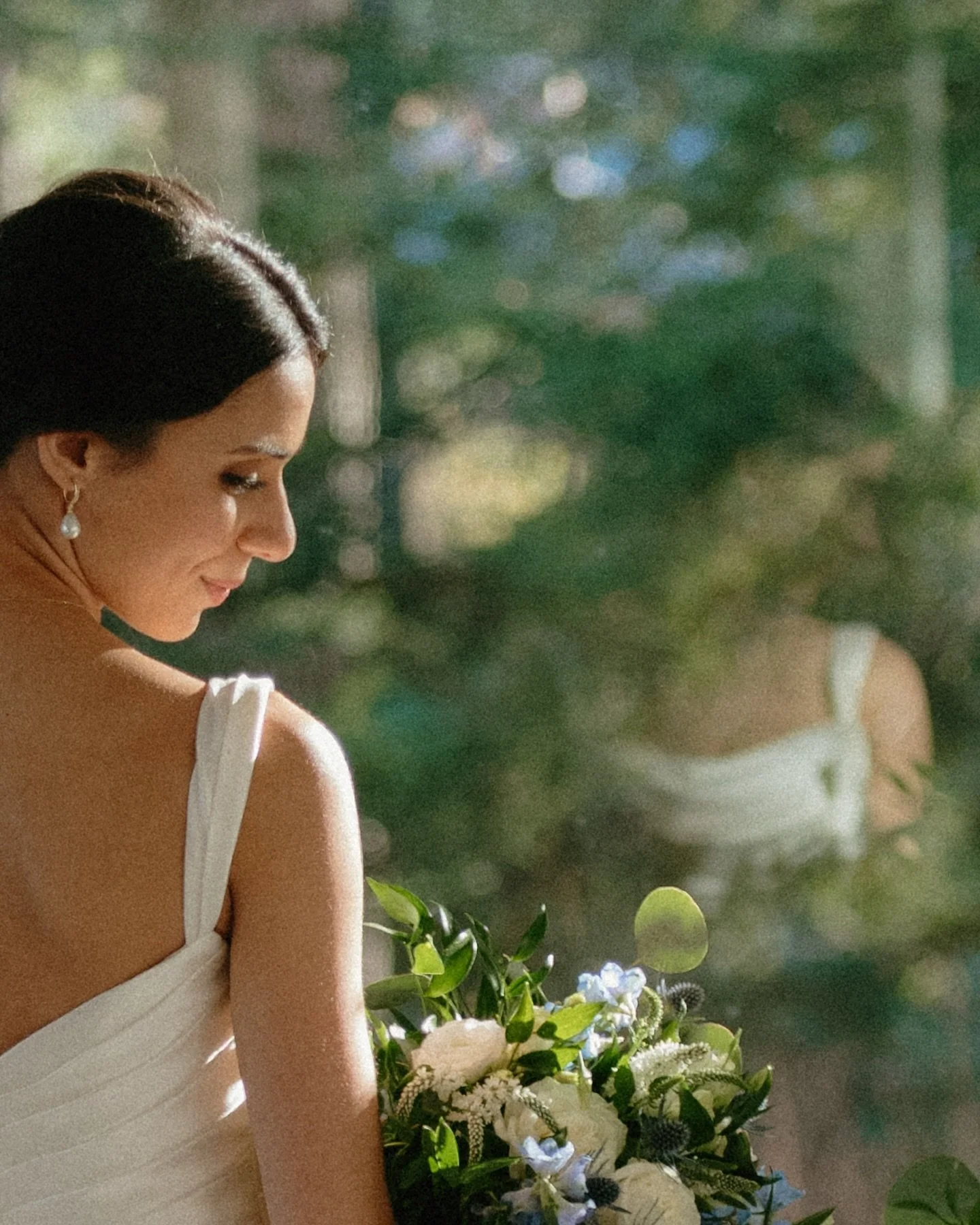 Jacqueline &amp; Nicholas&rsquo;s autumn wedding in Saratoga 🌿🪾

My mom and dad&rsquo;s favorite image is number 6. They said with the warm sunlight coming through the trees in the distance it&rsquo;s like they are walking towards their future toge