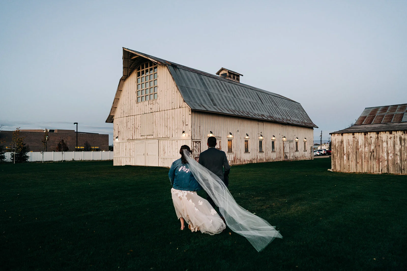 TESSA + RYAN - THE WHITE BARN AT HAPPY VALLEY, NAMPA, IDAHO
