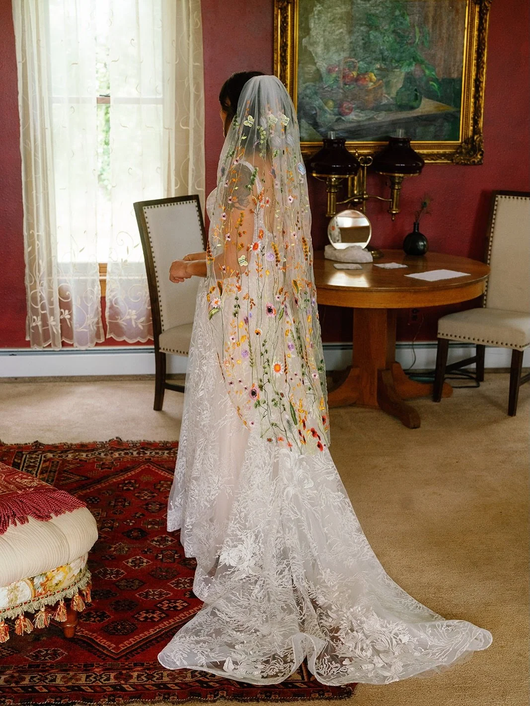 A moment for Kat&rsquo;s stunning bridal portraits. Let&rsquo;s talk about the difference between posed and candid. I posed Kat to sit on a fainting couch to show off her incredible dress train, florals, and embroidered veil. What I didn&rsquo;t pose