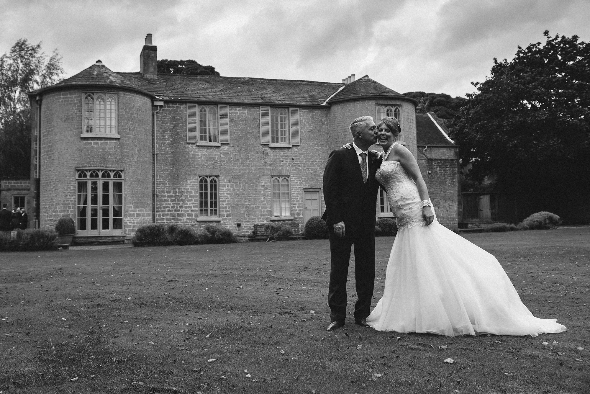 Cockliffe County House Hotel, Bride &amp; Groom Kiss. Coales Capture Wedding Photography.