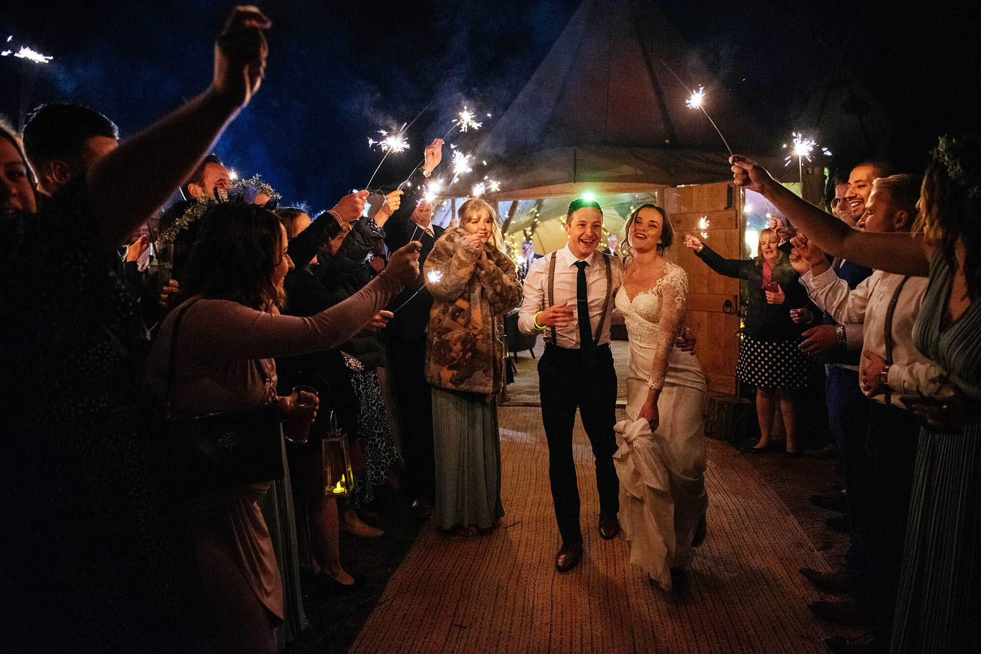 sparkler-arch-sendoff-tipi-wedding