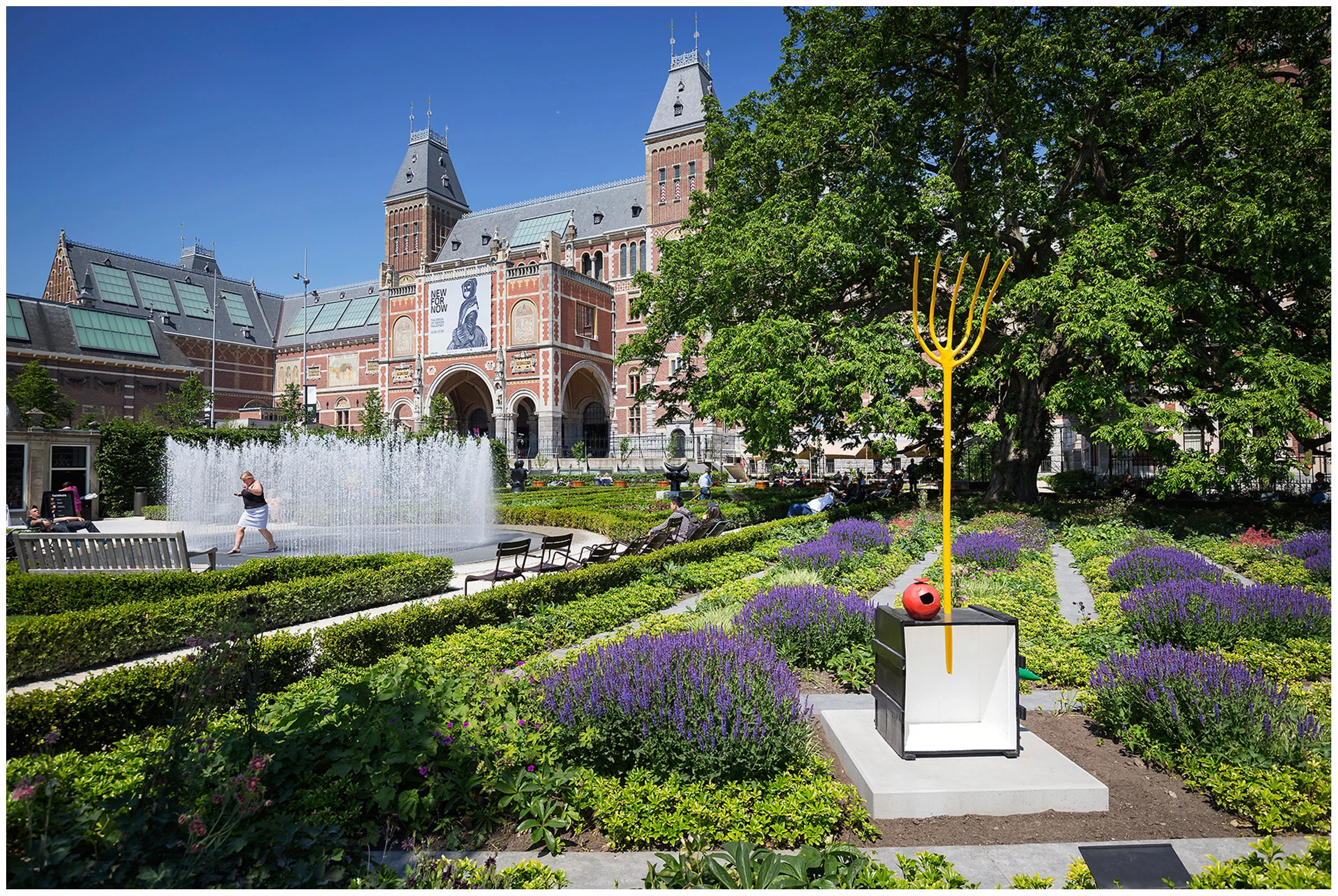  In de tuin van Het Rijksmuseum.