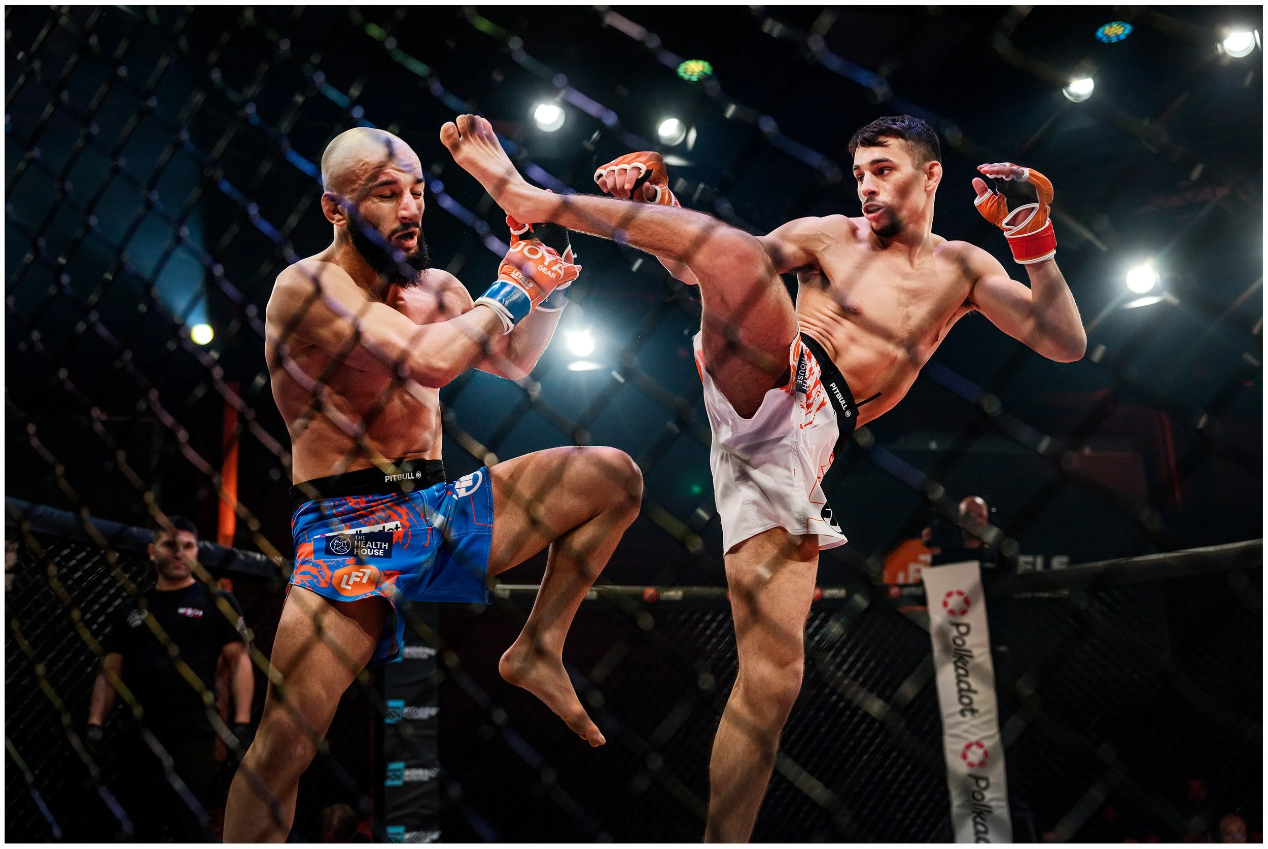  LFL, Levels Fight League 16. MMA, Mixed martial Arts, is een vechtsport in opkomst. Het combineert verschillende vechtdisciplines als (kick)boksen, Jiu Jitsu, Judo en worstelen. Naast stoten en trappen zijn bijvoorbeeld ook arm- en beenklemmen en ve