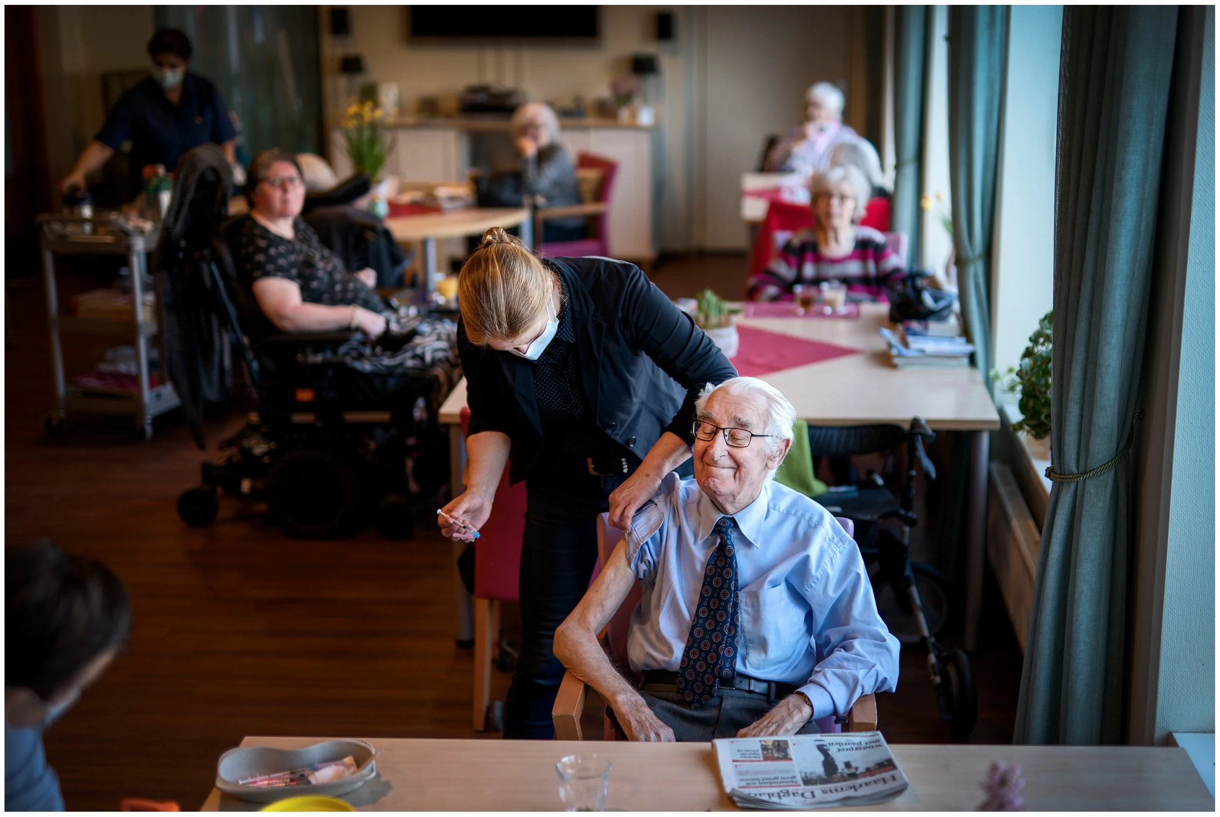  In woonzorgcentrum In Het Zomerpark in Nieuw Vennep worden bewoners en andere ouderen die client zijn van het zorgcentrum gevaccineerd tegen Corona. 