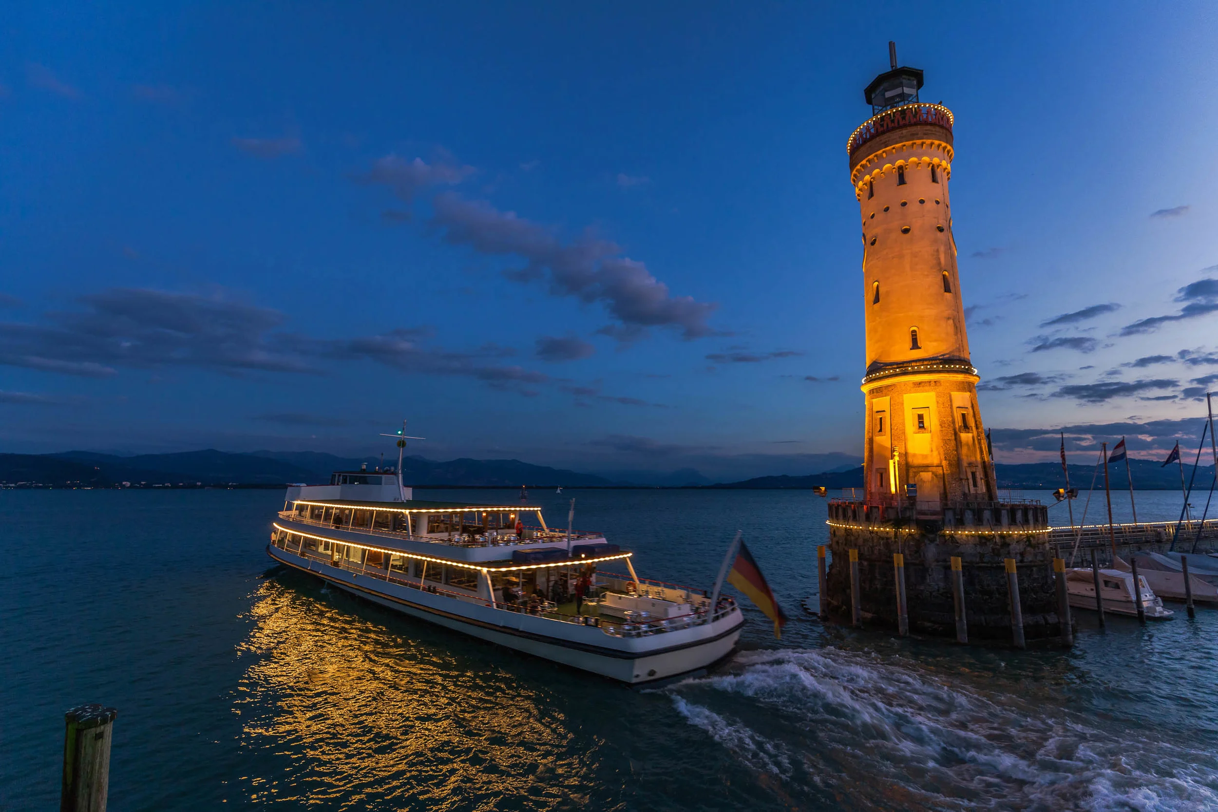 inselhostel-lindau-bodensee-iStock_000077245893_XXXLarge.jpg