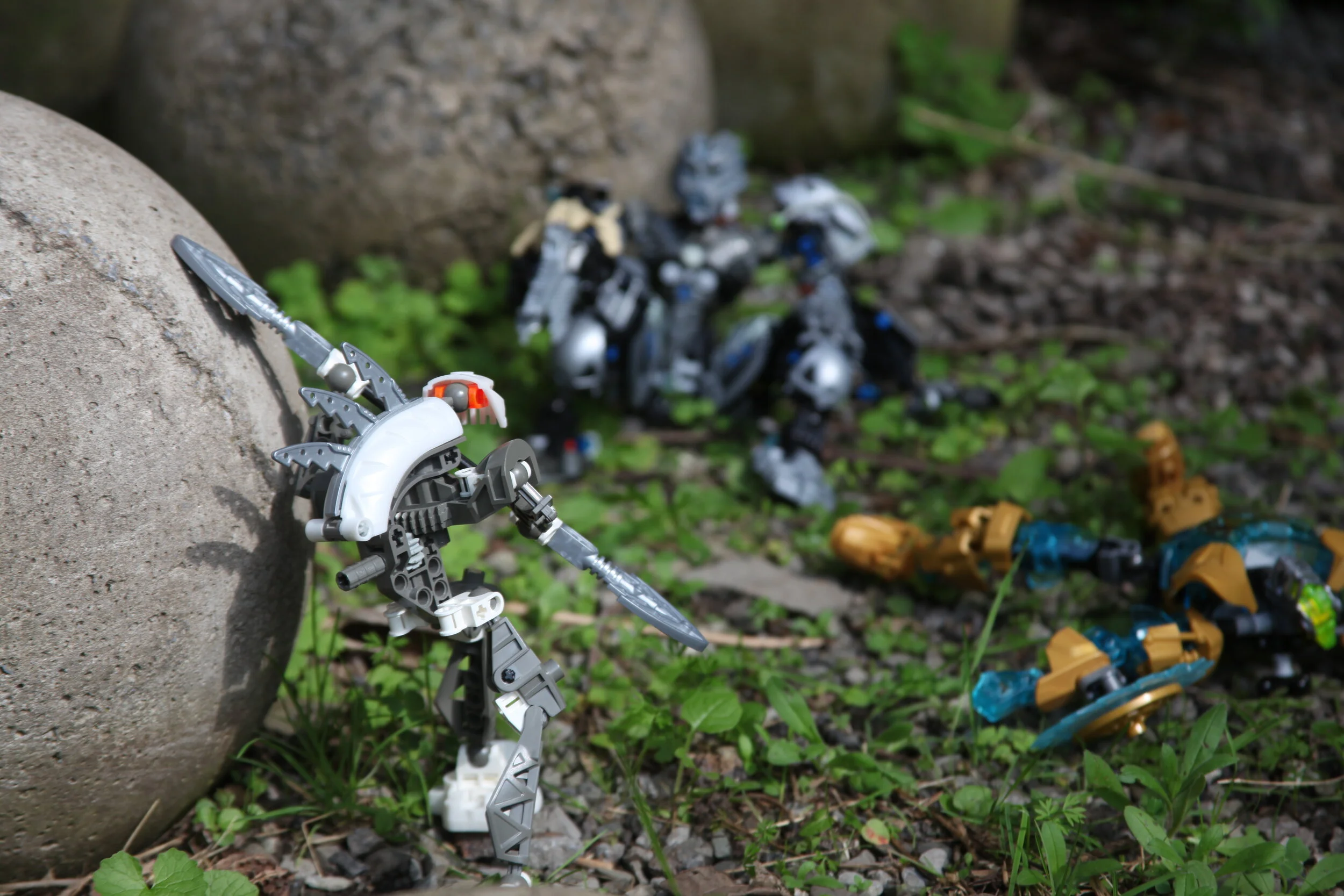  Sylus:”Ok good, now open up worm face, i’ll give you something to be pissed off about.”  (With spine breaker drawn, Sylus loads a round into the chamber and aims…) 