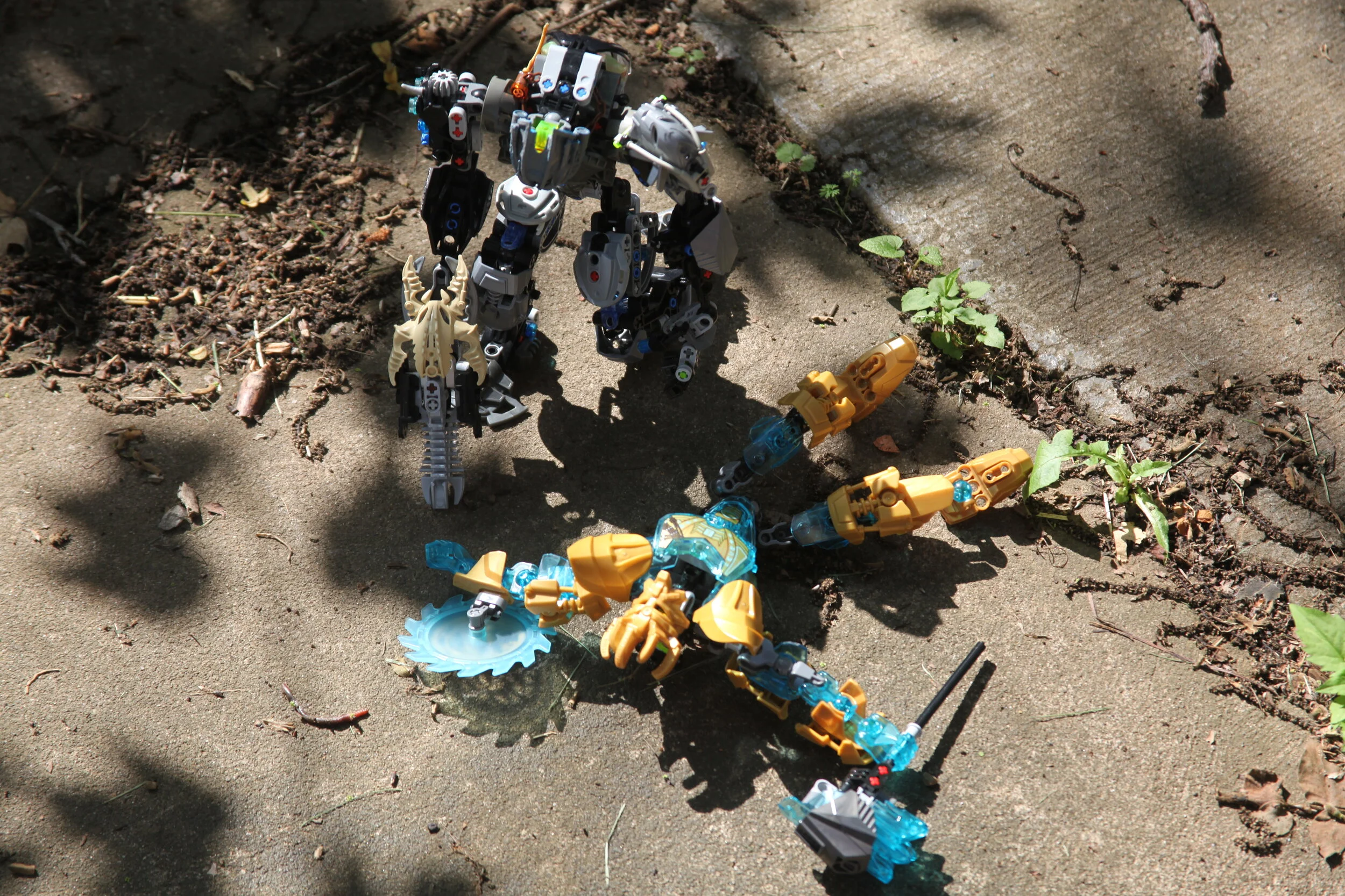  Sylus:”Alright, I think we lost that thing, please don’t let there be more, please don’t let there be more…” 