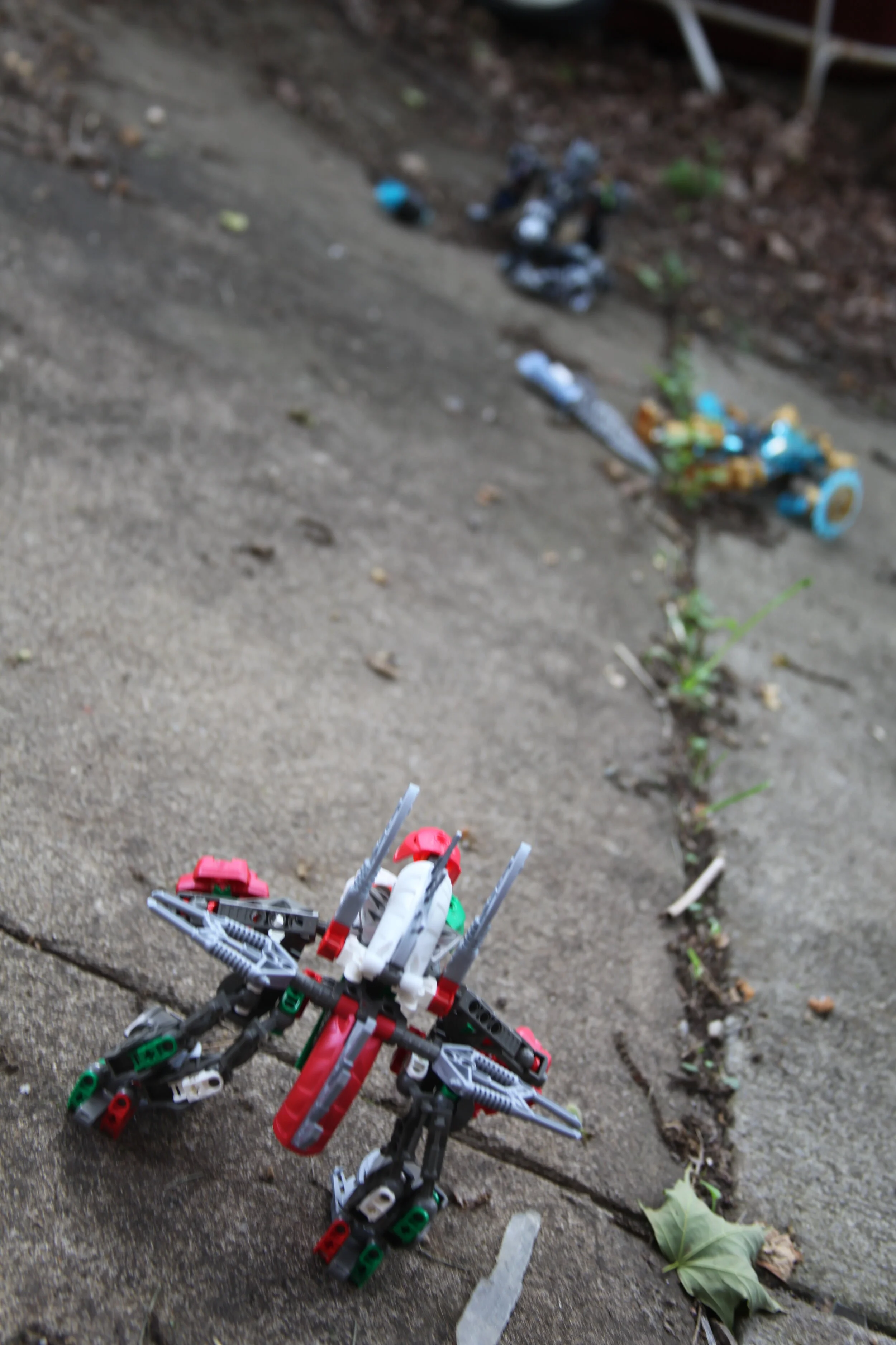  (the kaita ceased it attack, it stared at the body of Sylus believing it had won it started to approach, yes! Sylus plan was working, but then the amalgamation stopped, one of the heads had caught Ekimu laying a few yards away and though that the go