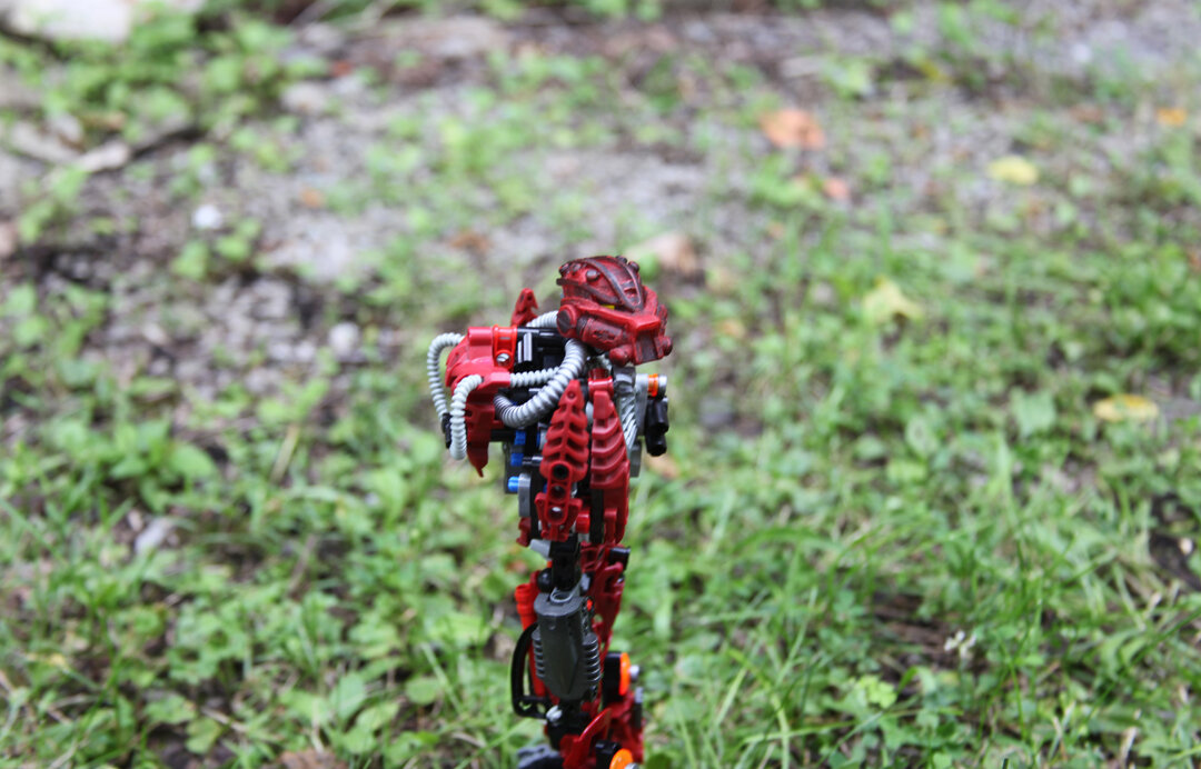 (“Looks like they were here alright, seems my target’s a swordsman, a sloppy one at that”)