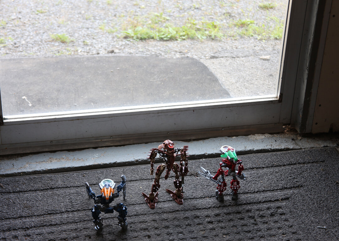 Avak:”now if the security defense is working as intended the Gate Guardian i posted outside should be…”