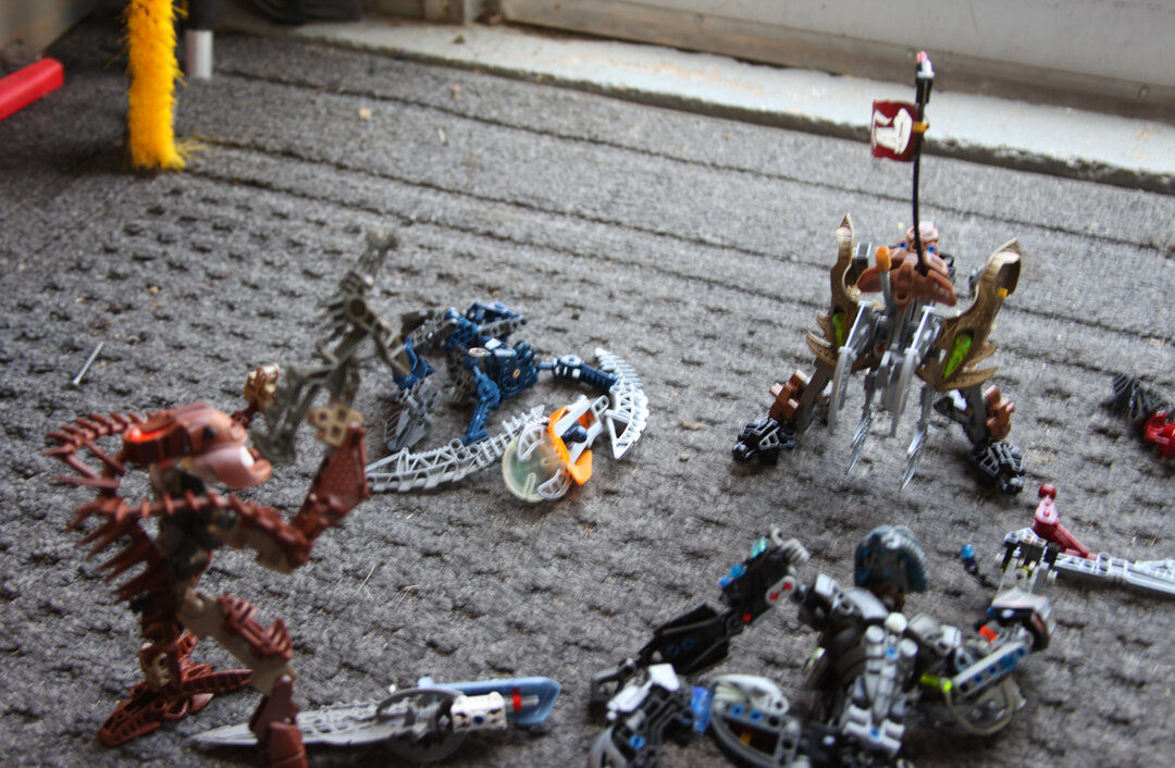 (another invisible foot crushes the other vahki its presence felt Avak backs away slowly, then makes a break for the trolley)