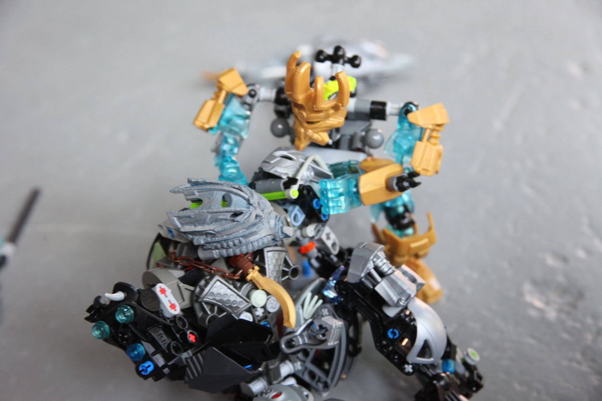  Ekimu:”So what about you? seems like you gave the other one quite a beating.”  Sylus:”You mean the red guy over there?” 