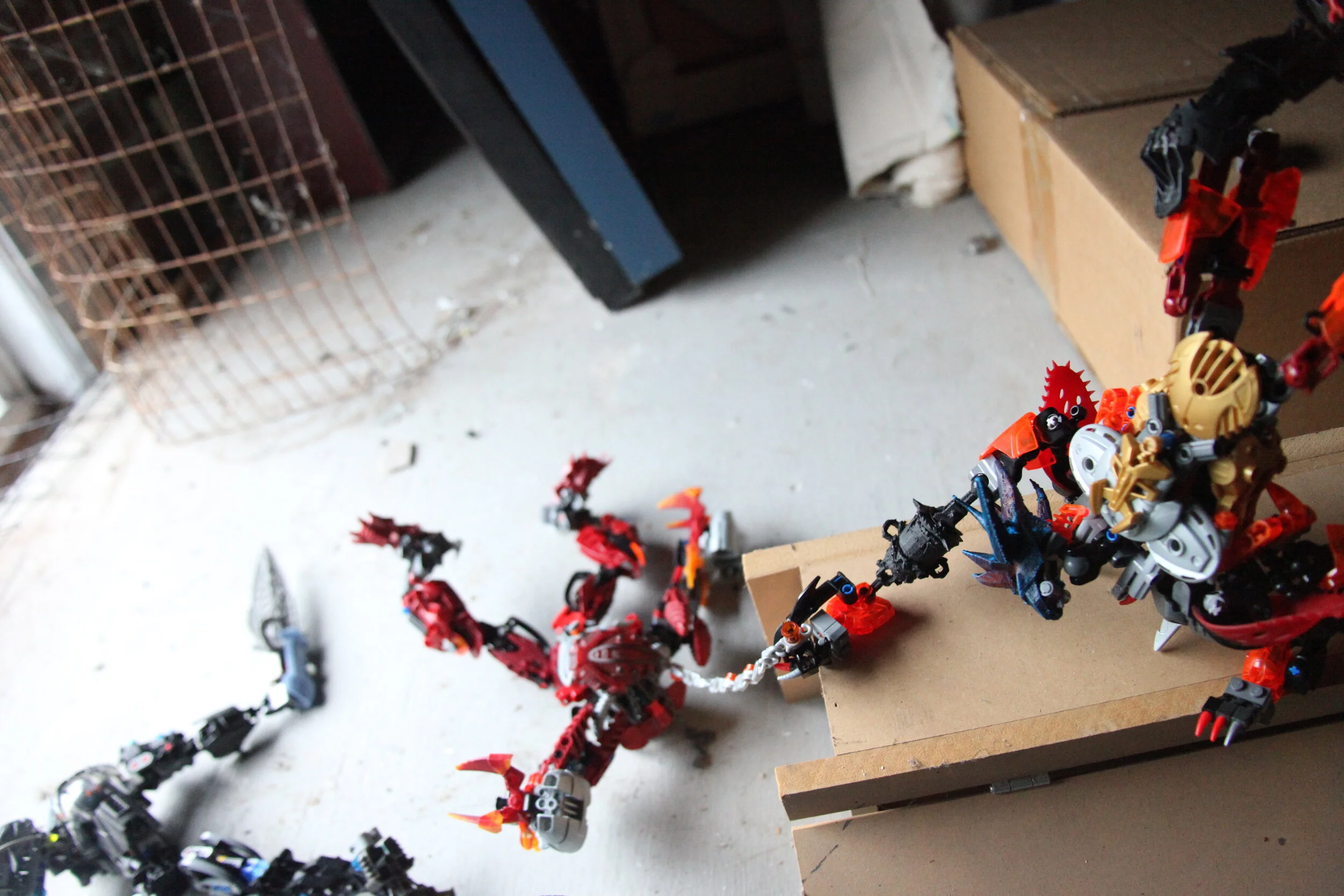  (A chain shoots up in-front of Dameta and wraps around his neck, Karzahni does a flip over him as he tumbles off the platform) 