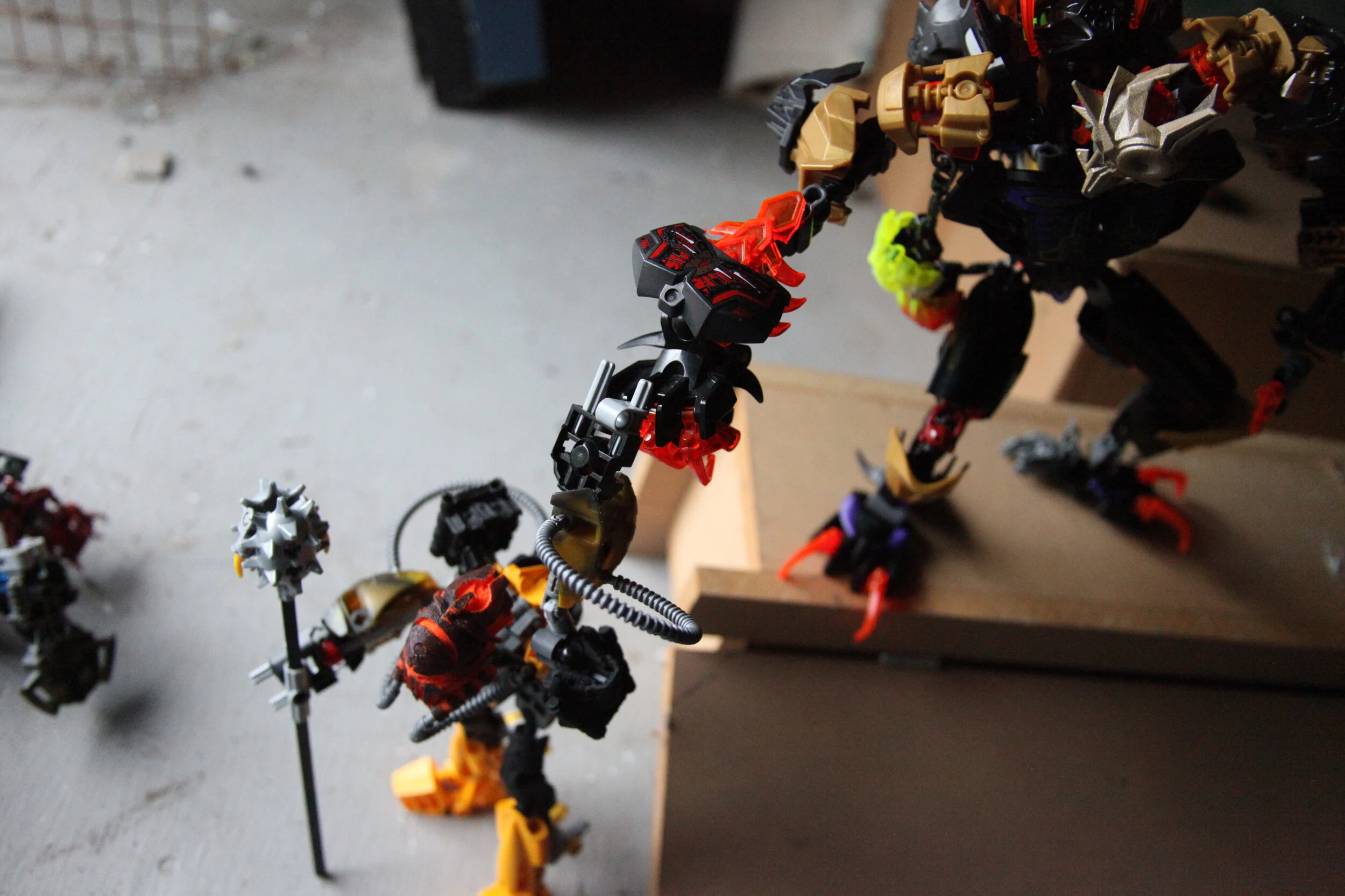  Makuta:”Helyrx? what are you…” 