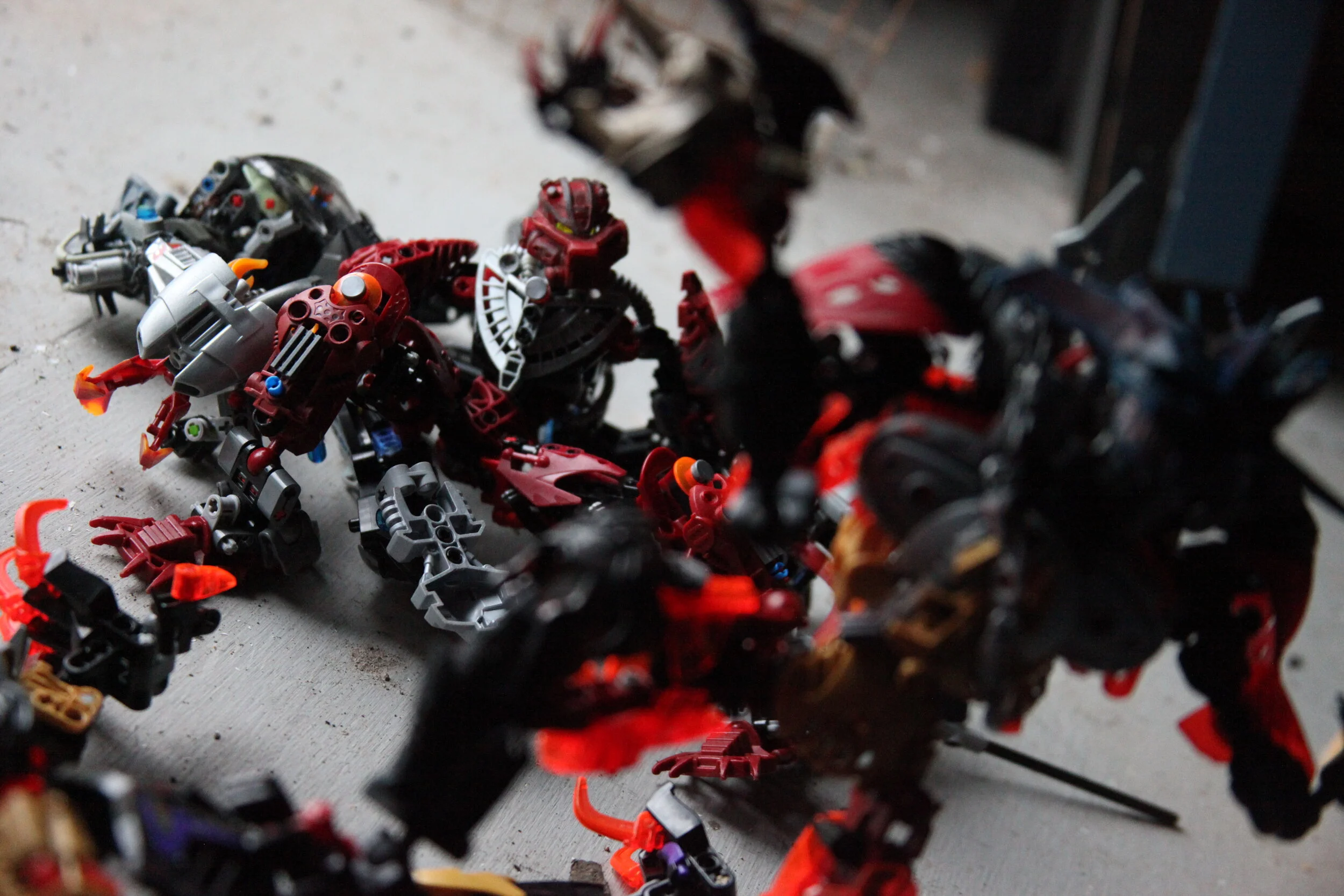  (“Fantastic, now not only is Makuta and captain useless out of commission, Ive got nothing but my gloves to defend myself from that psychopath…but getting close would be a death sentence…”) 