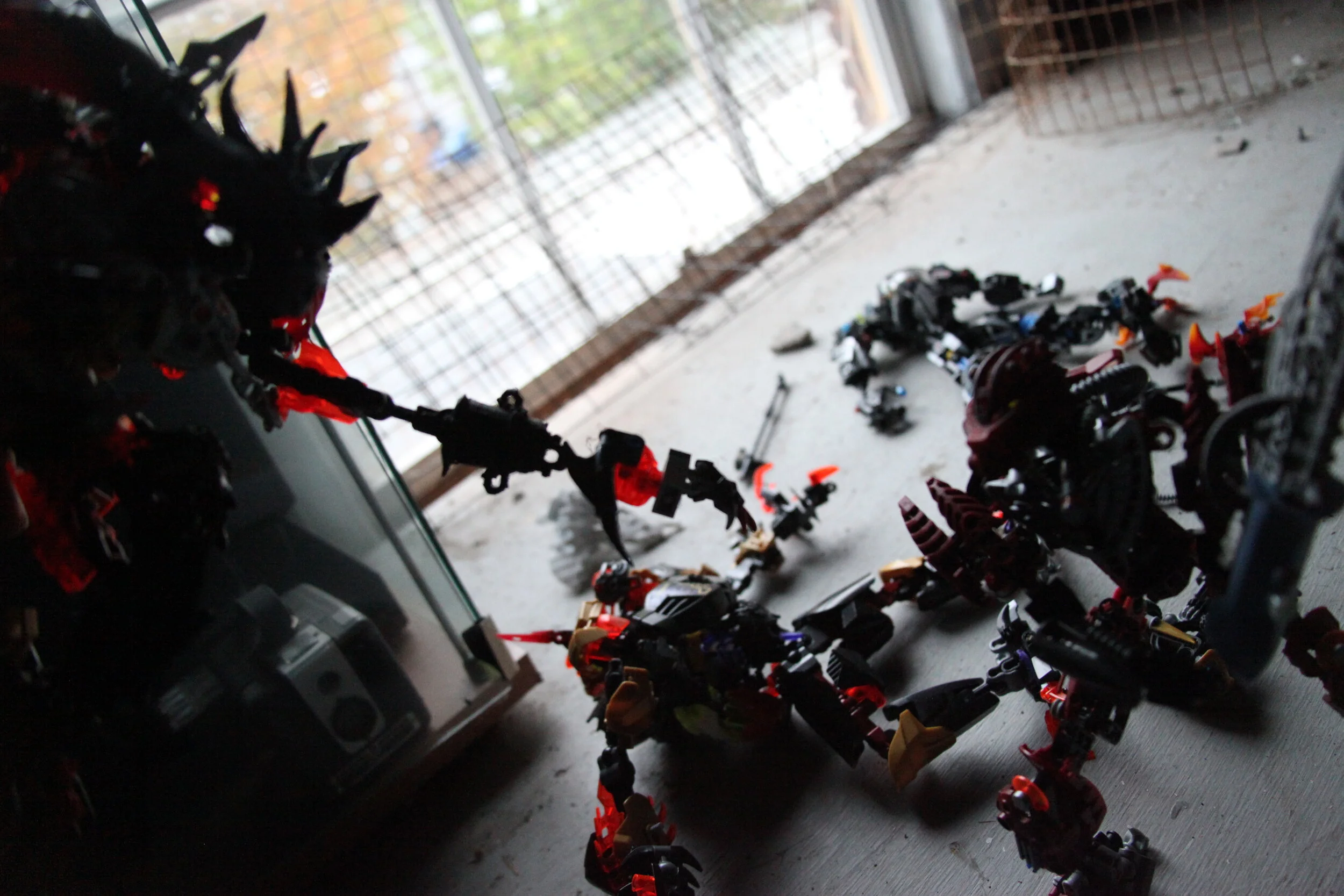  Karzahni:”That sword…Artakha made it didn’t he? thought he could have someone else put me down when he can’t even do it himself, typical…now give me that blade or else…” 