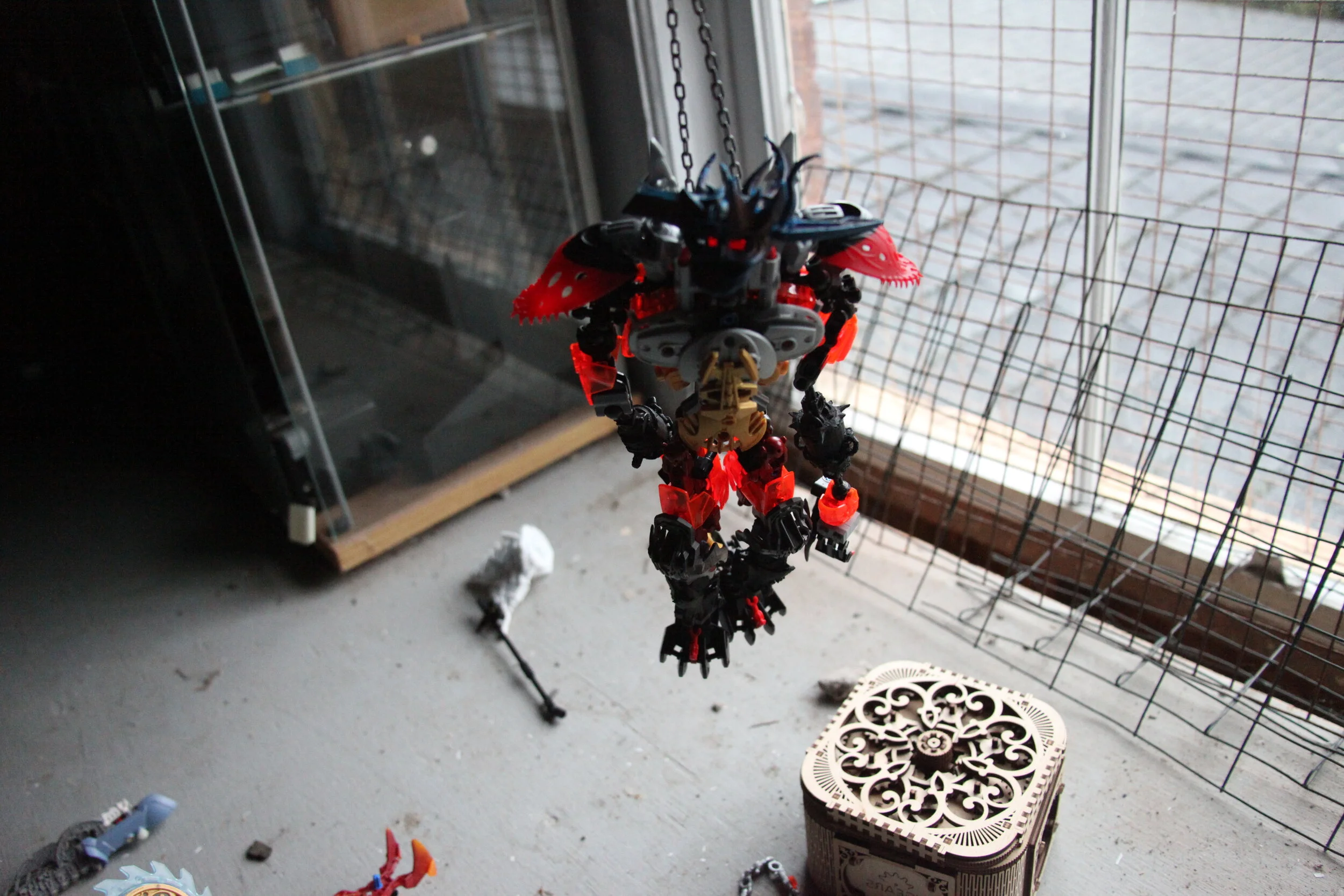  Karzahni:”N0…N-N01!”  (Karzahni struggles against the mist as it enters the cracks in his armor, soon he begins to rise) 