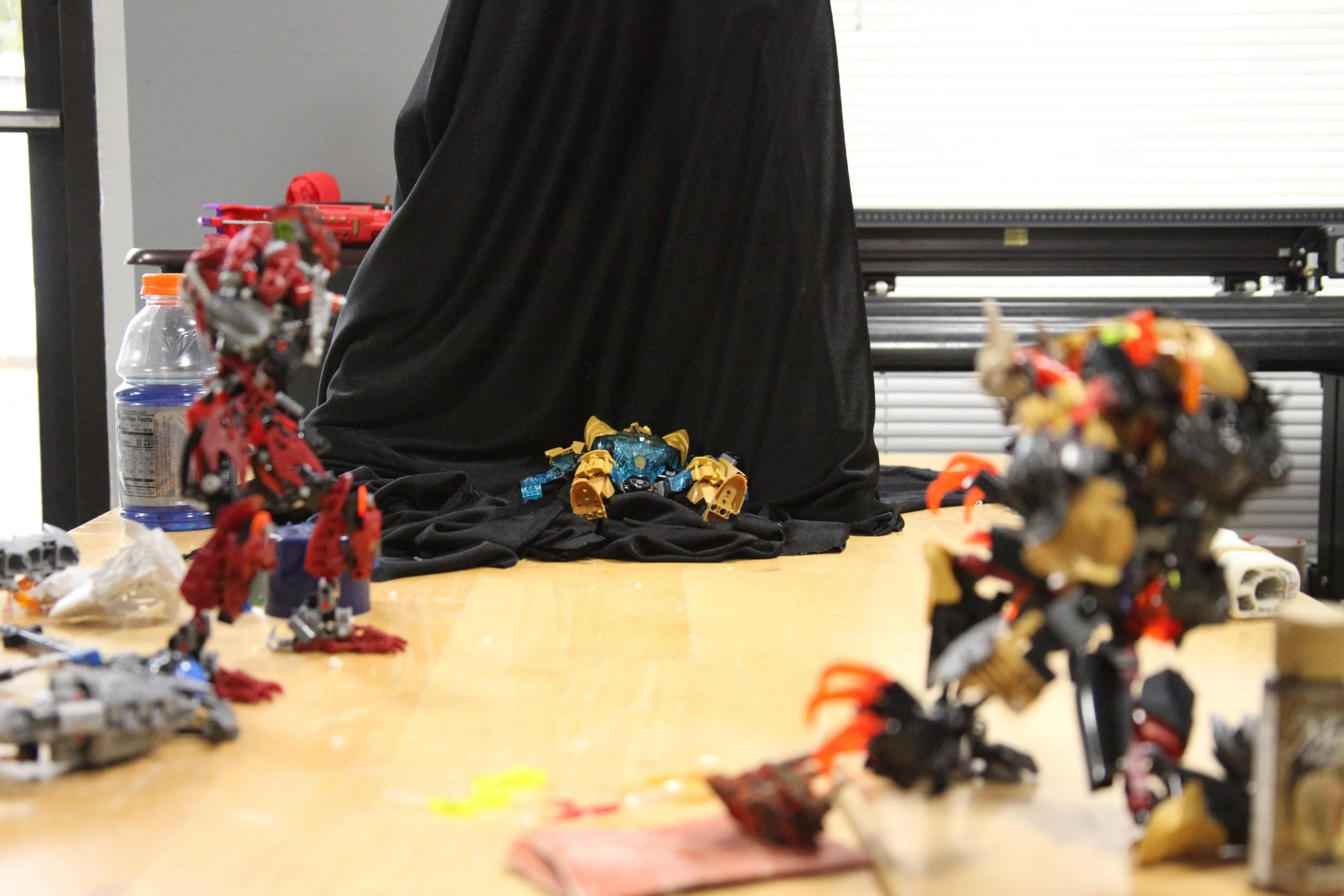  Makuta2:”B-brother? what happened?!” 