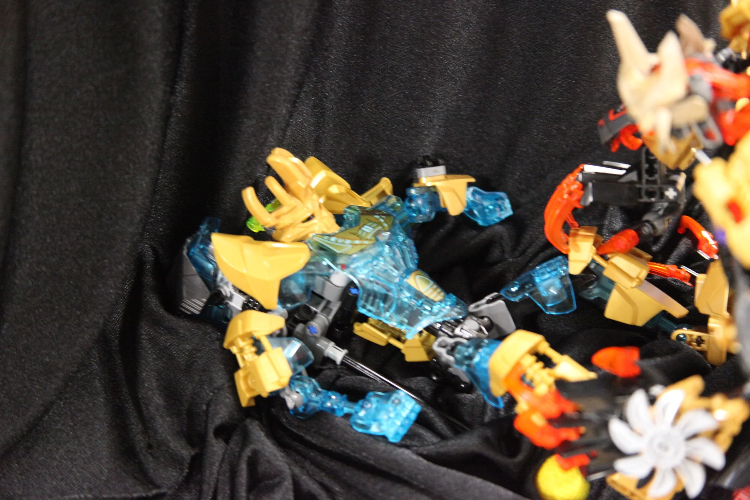  Ekimu:”Ugh, ahhh my arm…my…my arm…”  Makuta2:”Don’t speak, just hold on!” 