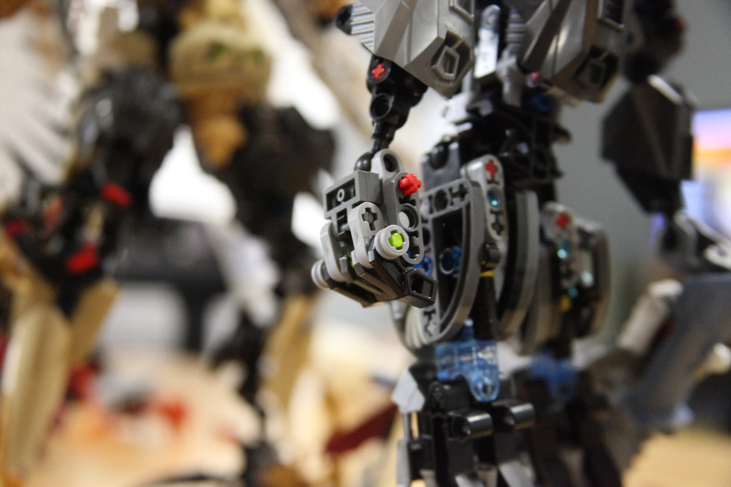  Karzahni:”Without me this entire realm will DIE…do you realize what you intend to do? killing me will only damn us all!!”  (A faint crackle of energy flows into Sylus’ hand) 