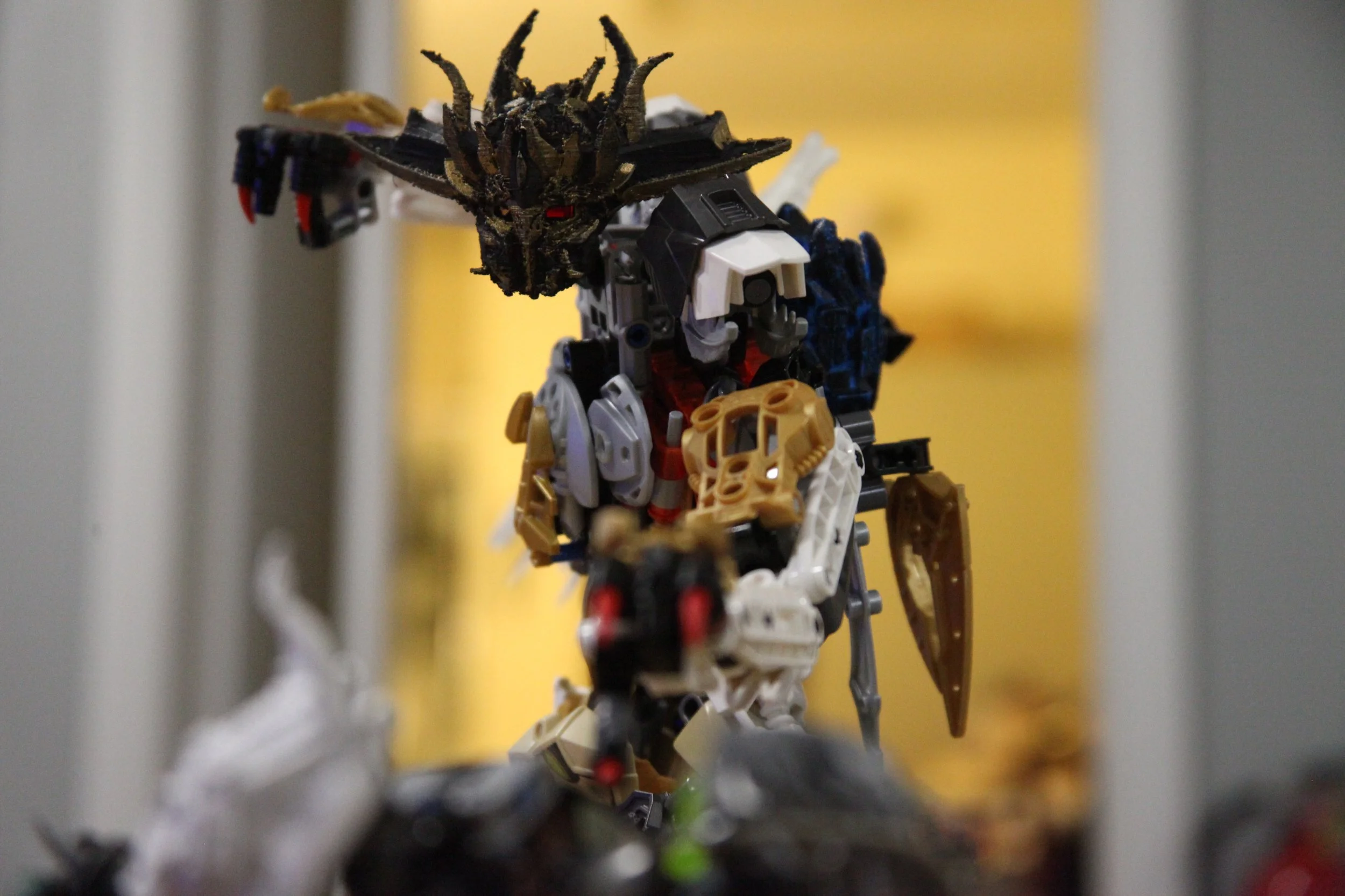  Sylus:”Alrighty then looks like you’ll definitely be living today, lets just-”  (In a split moment Karzahni blinked into existence behind Sylus fist reared back ready to strike)  Karzahni:”DÍĘ.” 