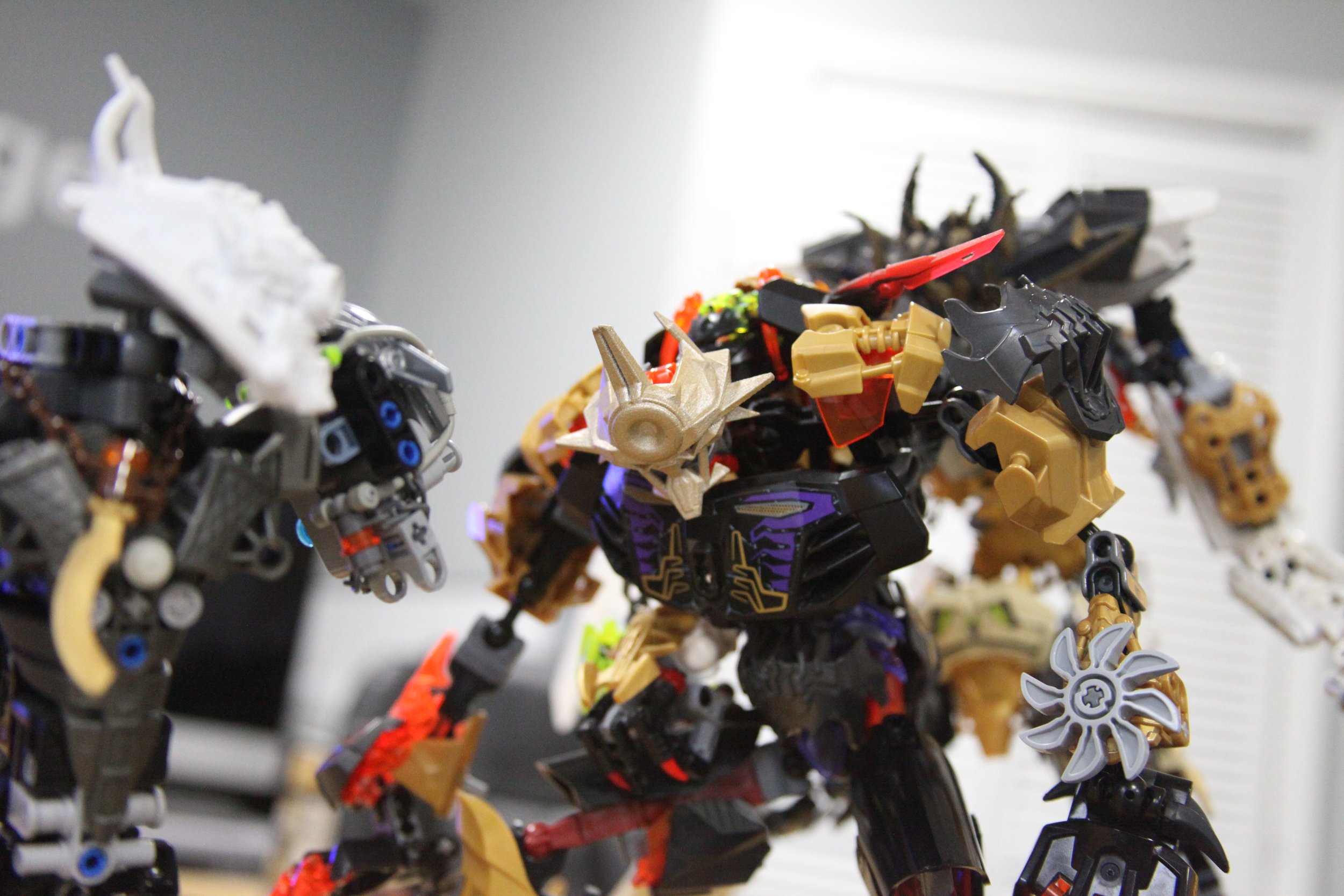  (Sylus turns around in time to see Makuta standing between him and Karzahni, a fist piercing through his torso) 