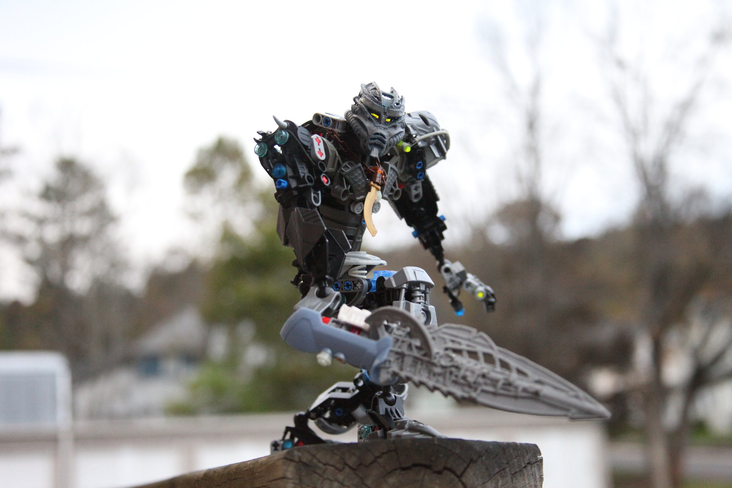  Sylus:”That’s…my bike! and…that guy again…” 