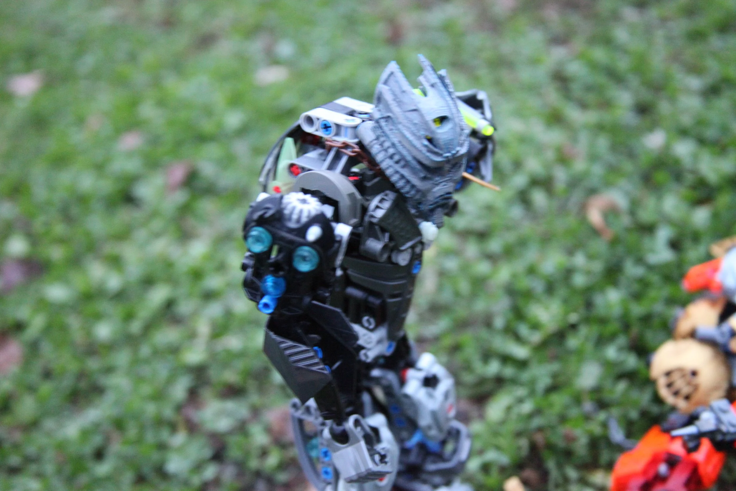  Karzahni:”(Sylus turns away from me and walks over to a pile of scrap) 