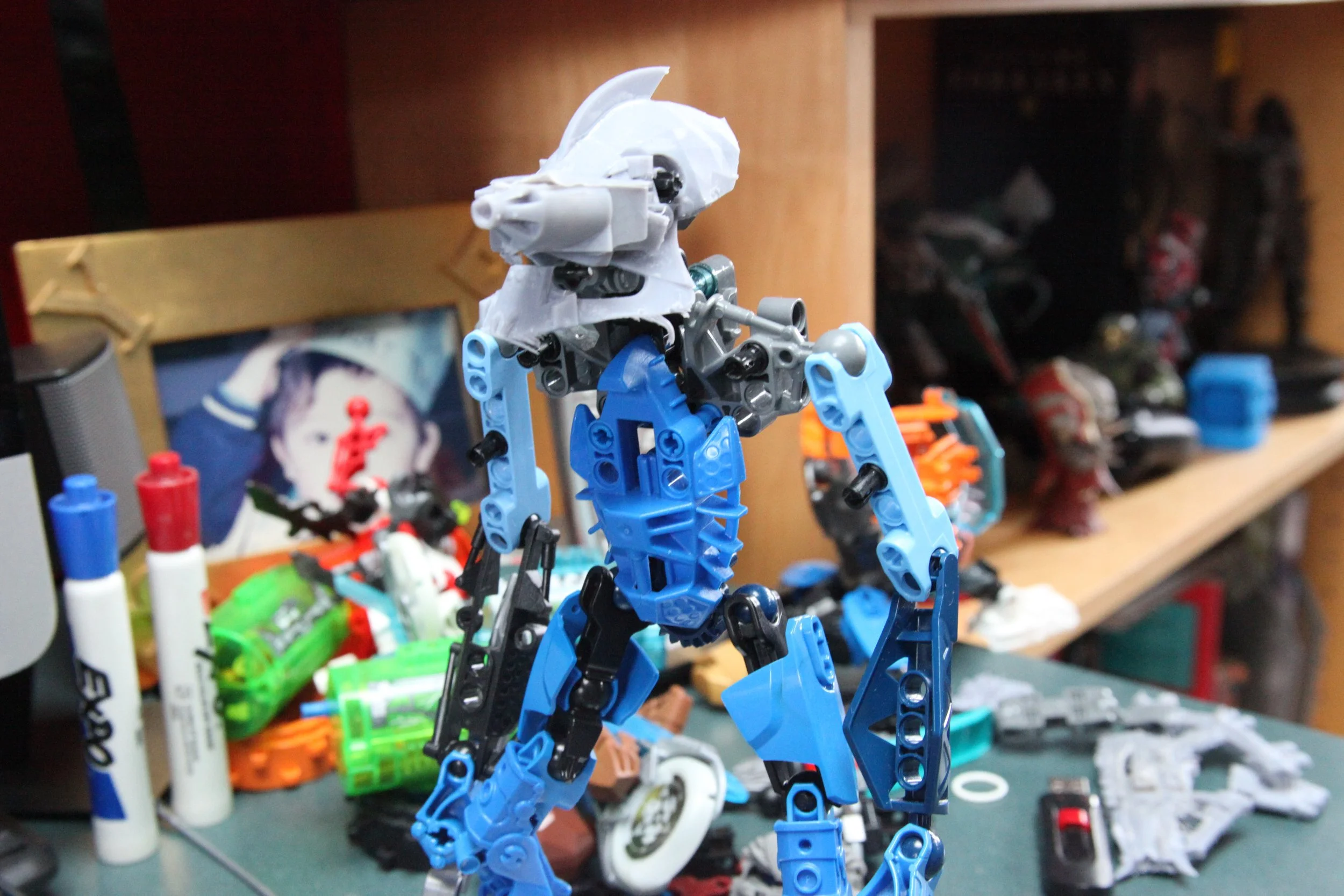  Sylus:”Who’s this guy? looks a little weird”  The Shadowed One:”This is Touraz, a skakdi who’s been giving us our supplies for the last couple of months since he moved here with his partner, these supply raids hurt him as much as us so he will more 