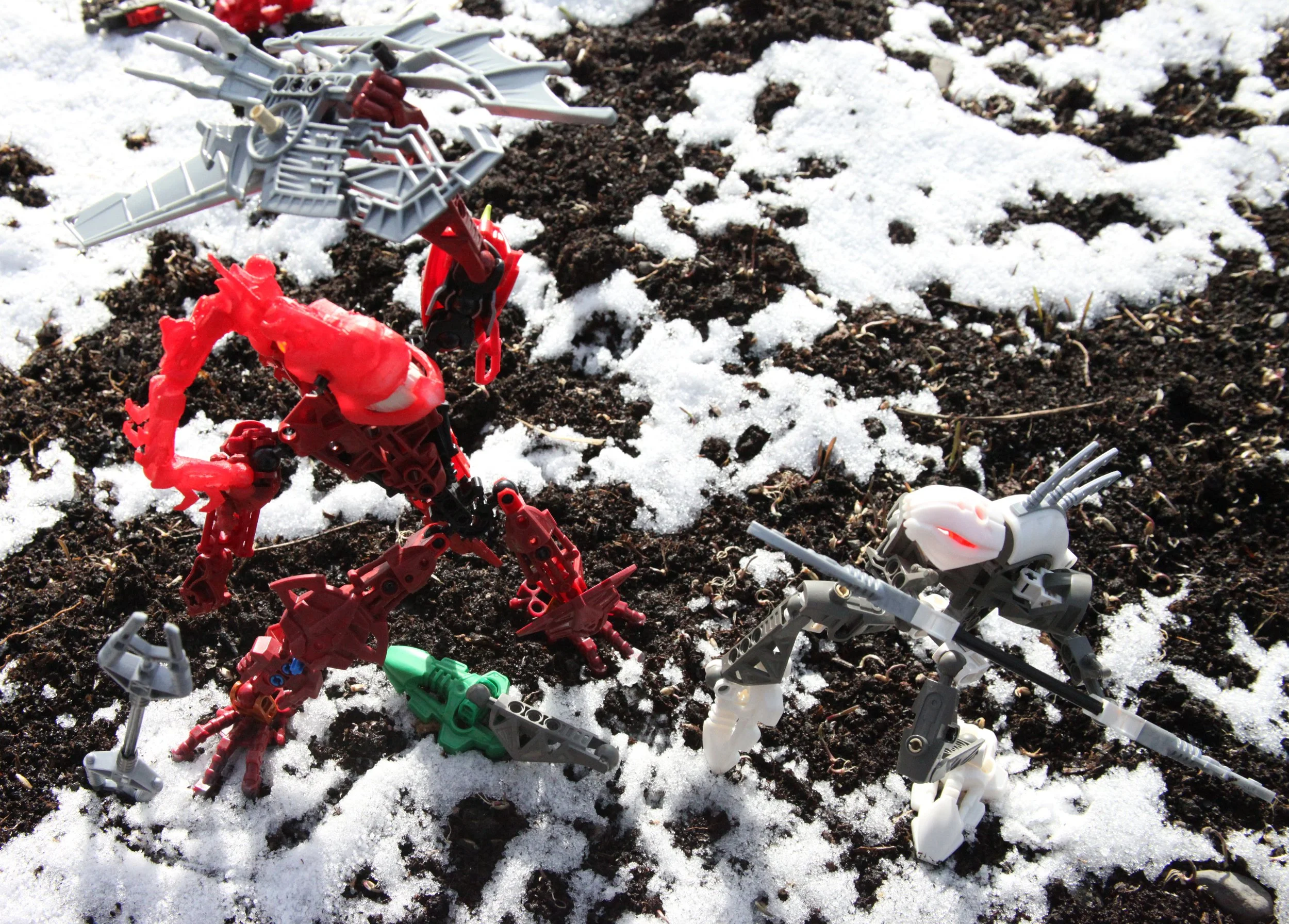  (A single long rahkshi  stood before the towering hulk before it, this one had slaughtered many of it’s people over the course of three weeks, the piece of scrap metal it used as a shield and a weapon was covered in dirt and gore from it’s rampage s