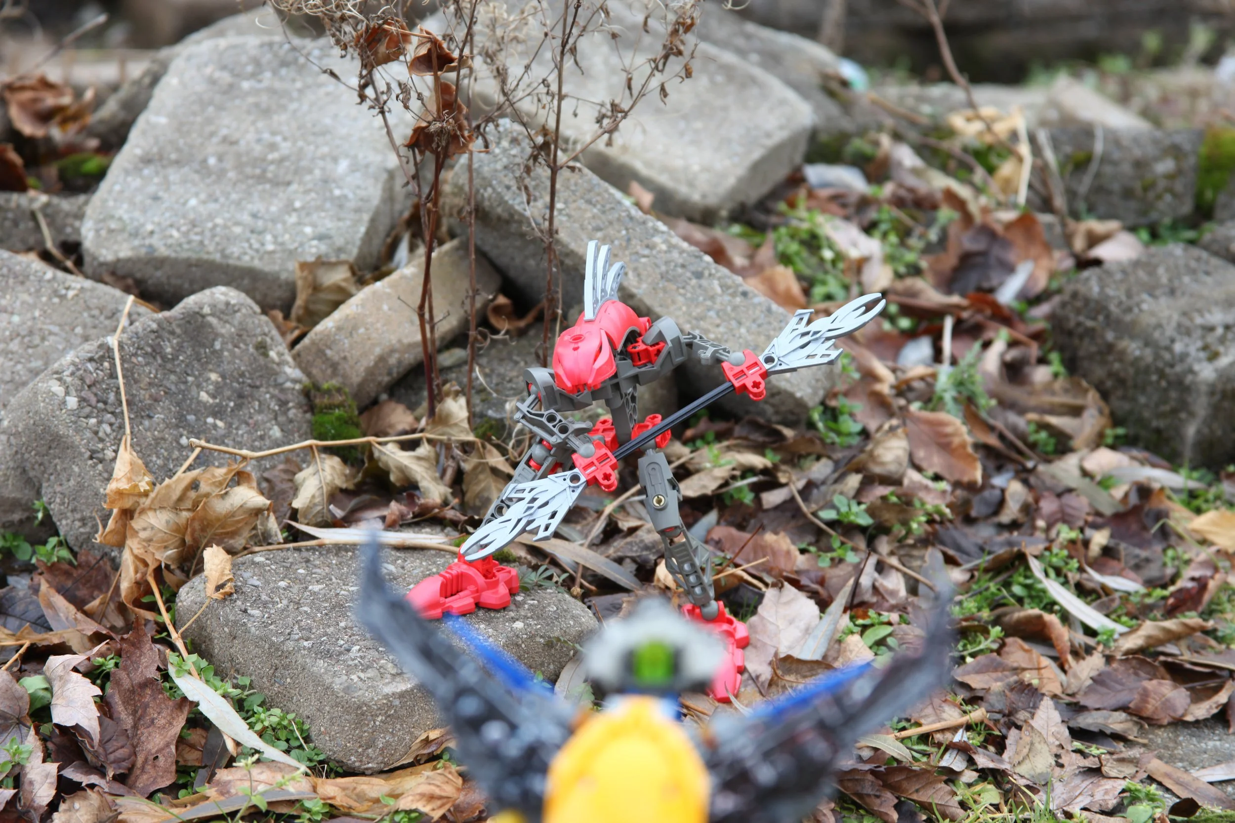  (A crimson colored rahkshi leaps out from behind some rubble to ambush the wizard -priest)  