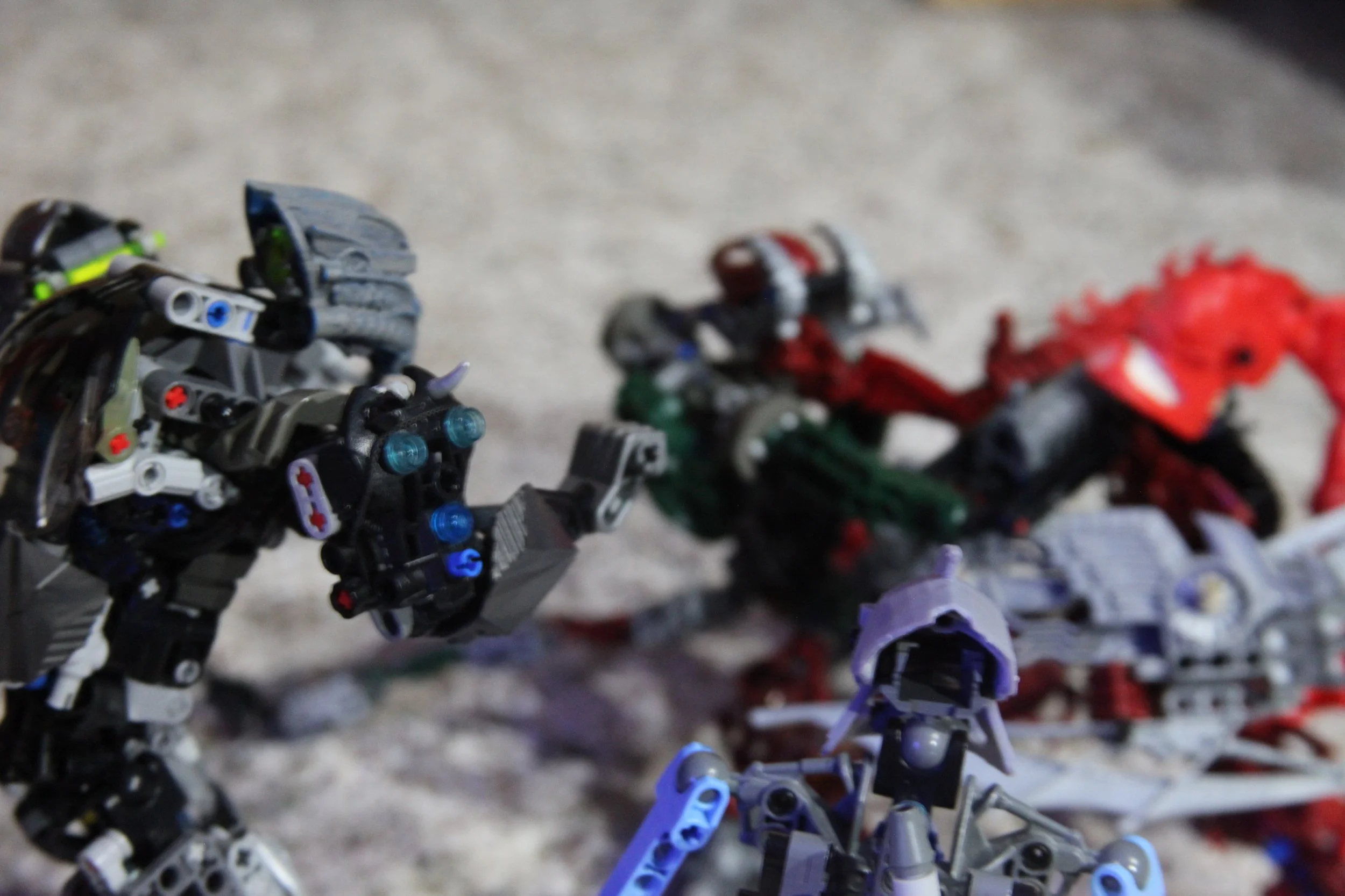  Sylus:”Woah woah woah hey cut it out we’ll work it out alright just don’t kill each other for a second ok?” 