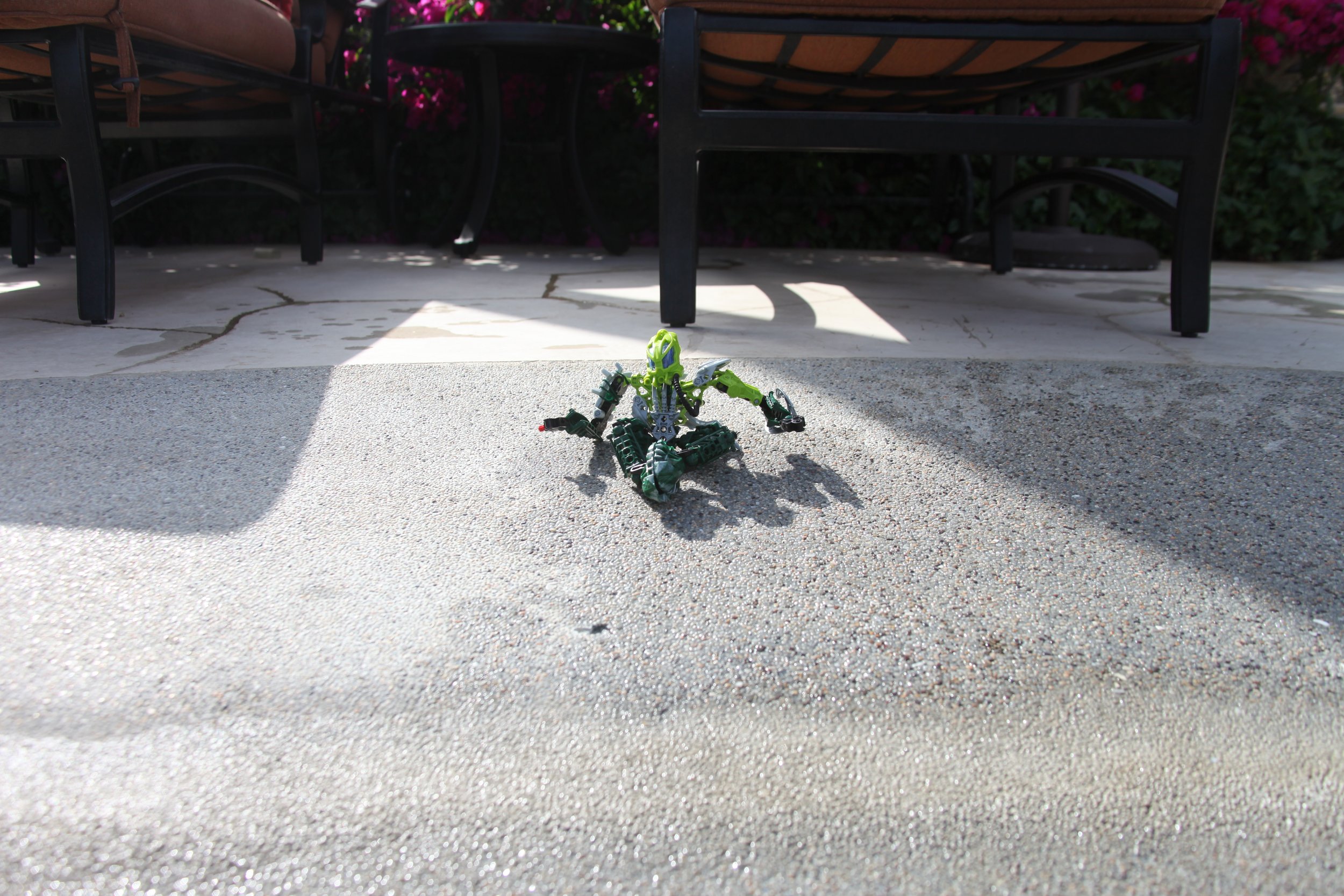  (Seeing that the other toa is not emerging the Toa of Air calmly sits down in a cross-legged and focuses on the water before him) 