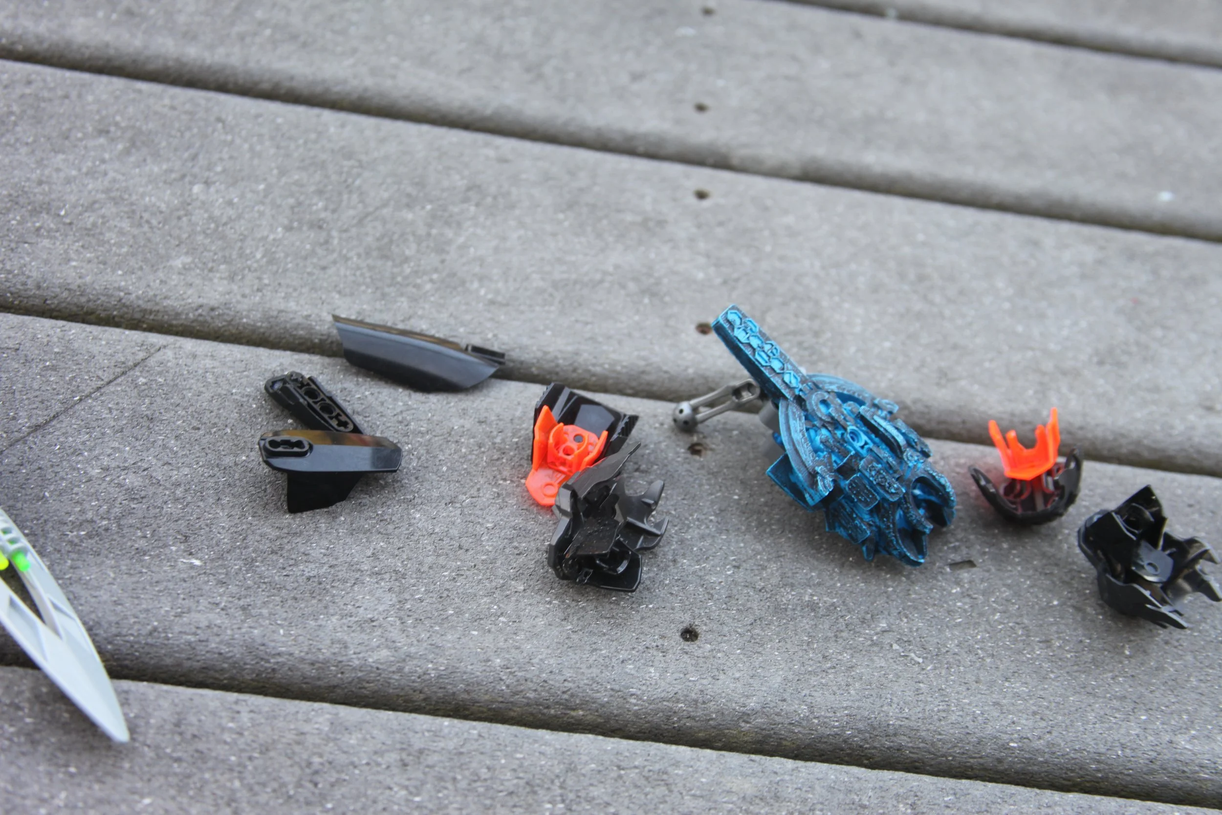  (Karzahni’s body crumbled to ash, all that remain were a feew pieces of scorched armor and a curious tablet that survived the barrage) 