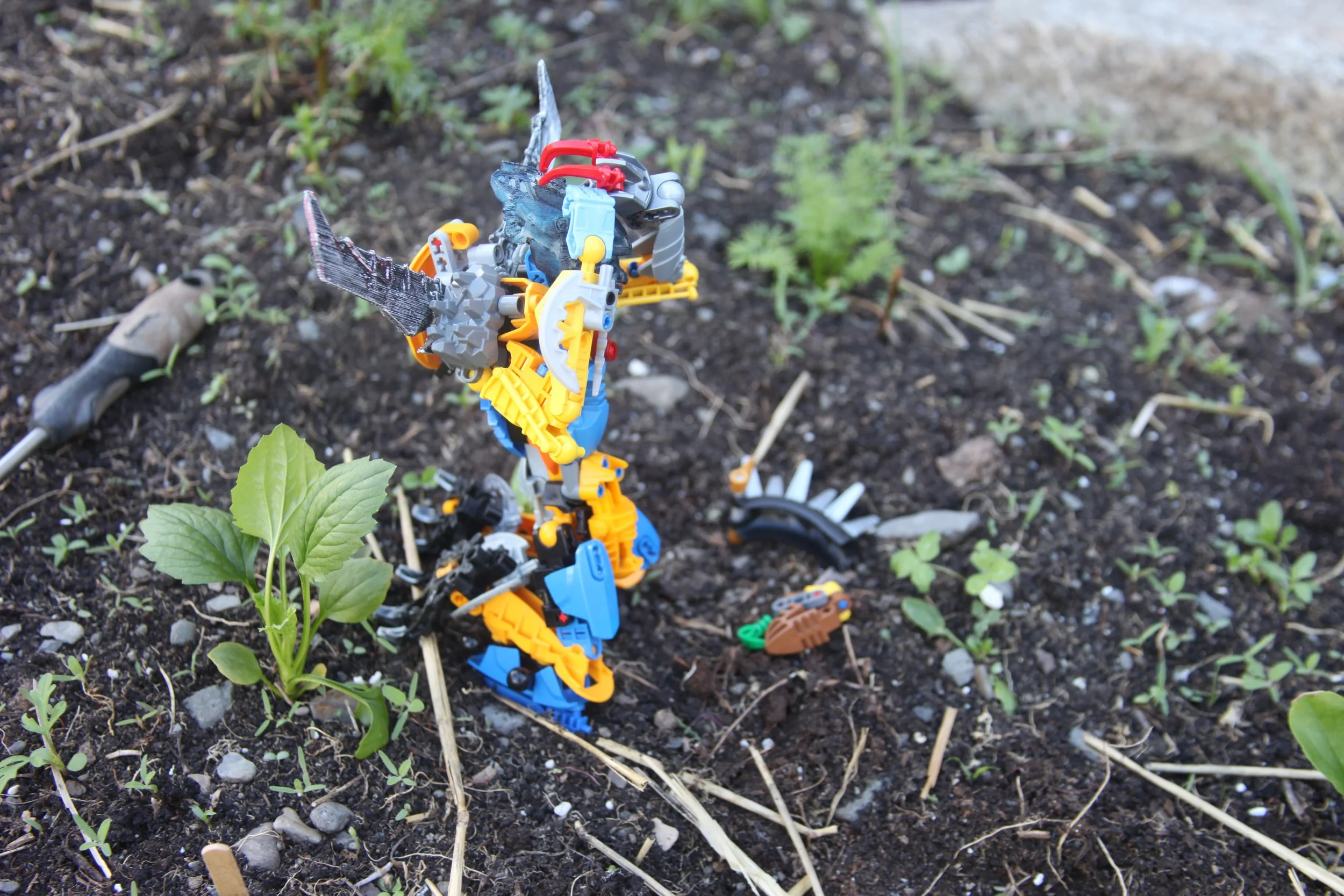  (Nepharus clutches his head as a painful recollection of memories not his own rush back; dark hunter, deal with Karzahni, defiance, limbs severed, desperation, dying, lab rat, teleport, here, Makuta, death, death, death…)  