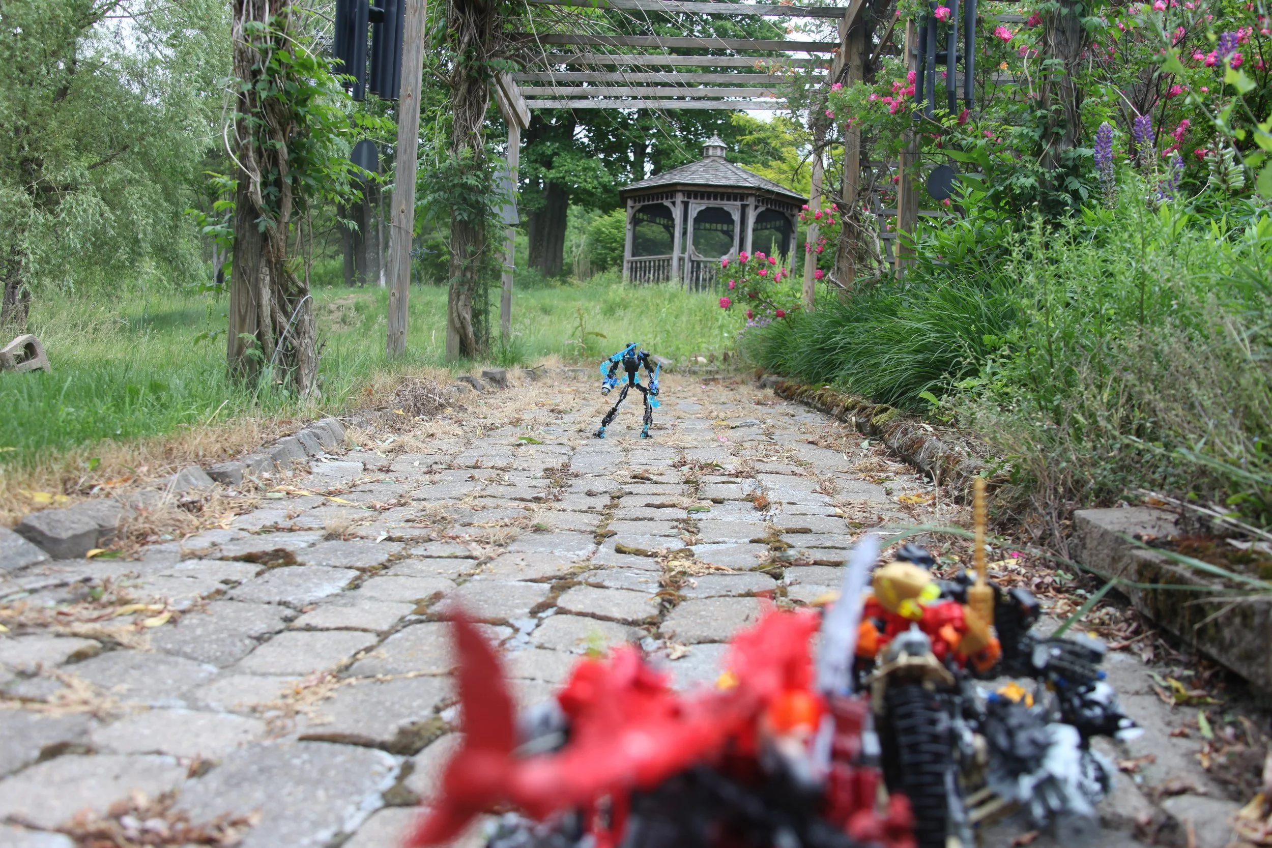  Sylus:”Nevermind that, the citadel is up ahead, and so is the Marendar!”  Ancient:”The Marendar? that’s what it’s called?”  Sylus:”I don’t know how I know that name but that’s it’s called, I think Nepharus told me what it was called.”  Izrahm:”I don