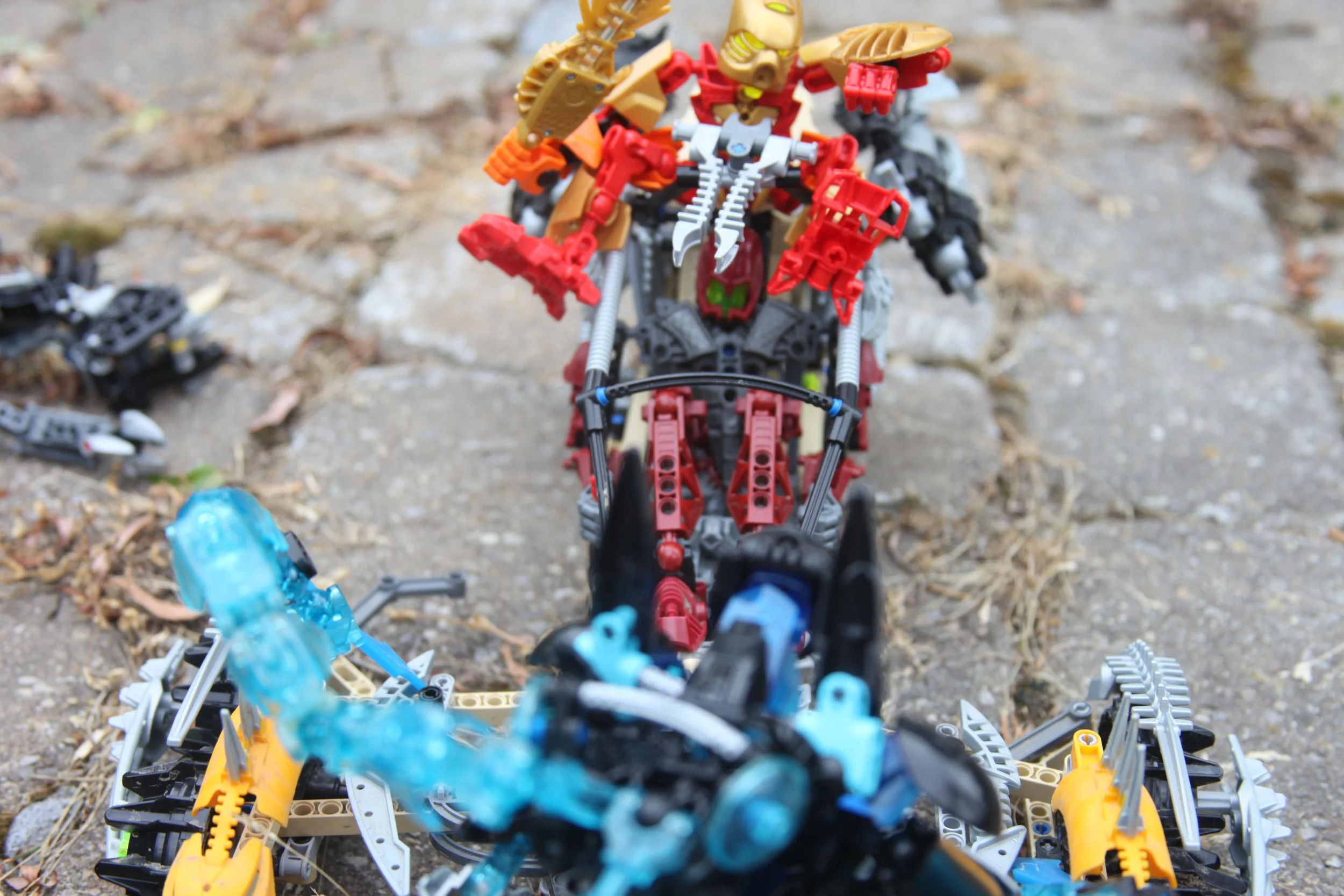  Driver:”This isn’t how I wanted to spend my weekend off!”  (Tahu attempt to aim the cannon at the Marendar’s looming form but cannot keep his aim on it) 