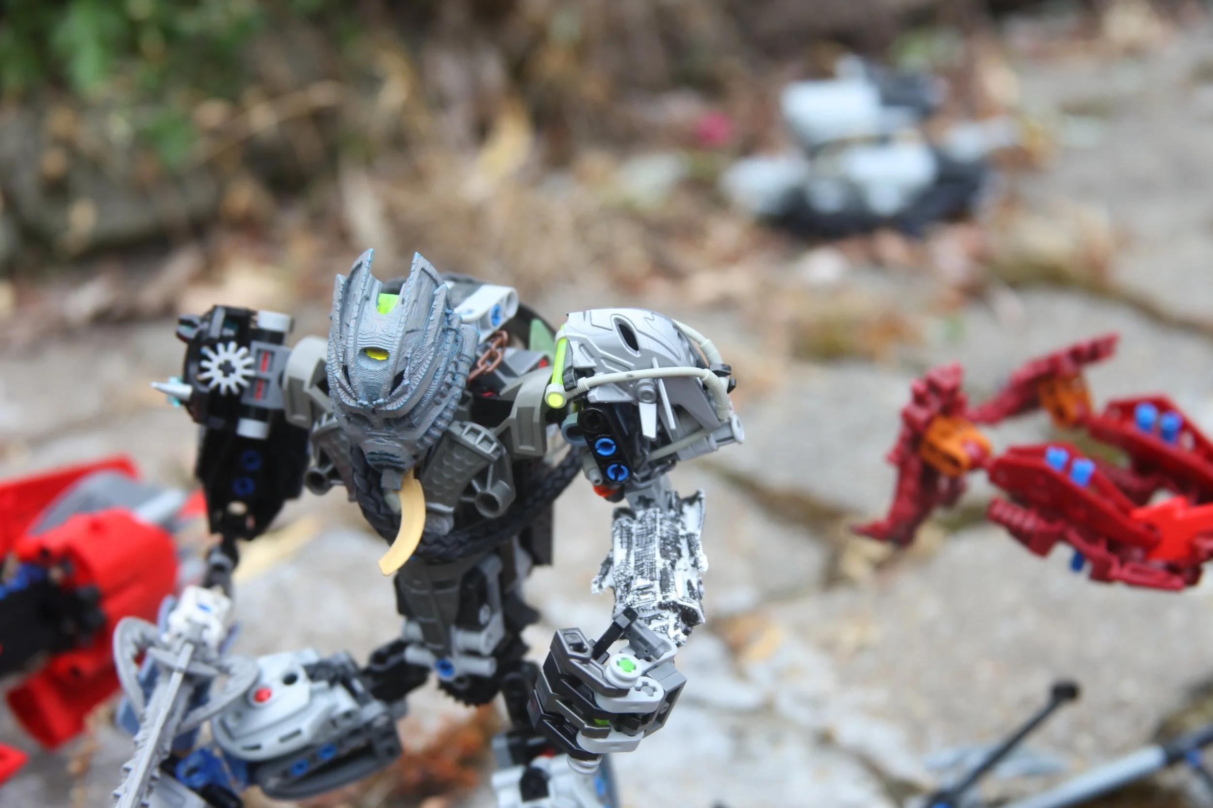  (Sylus swaps to his Kanohi of inertia while Izrahm dodges out of the way) 