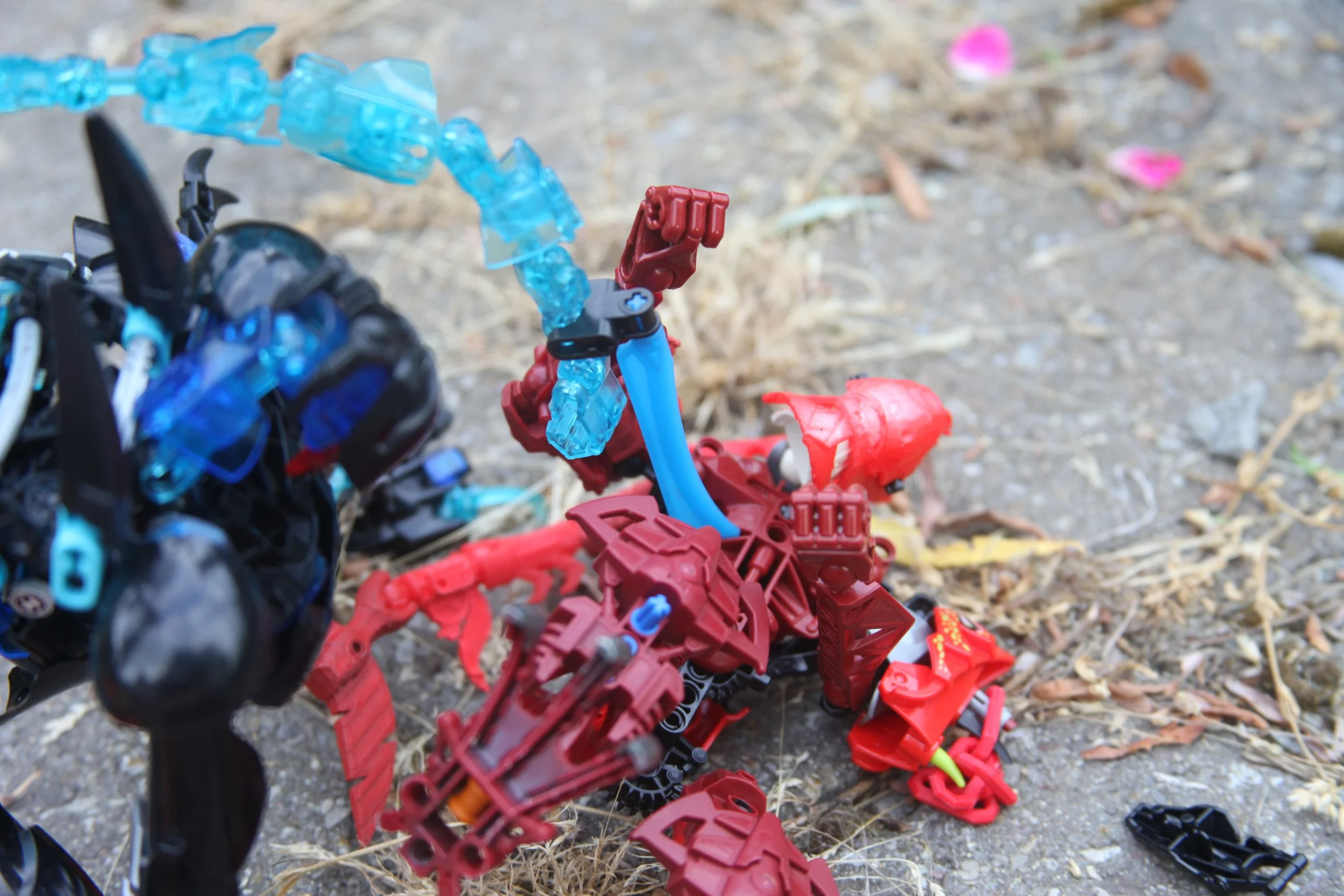  Izrahm:”AAARRRRGGH!   Marendar/…/”Assailant neutralized, redirecting weapons on primary target” 