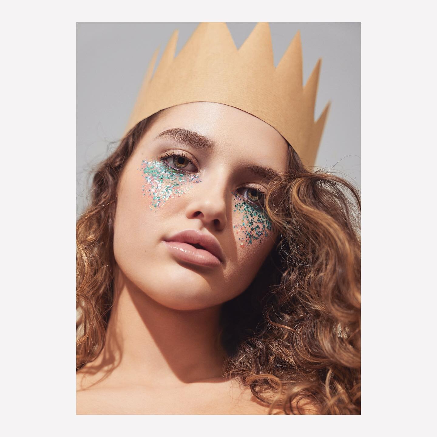 Glitter Queen 👑 
New tutorial just in time for festive season by Wendy Rowe ✨ 
.
.
Photo by Me
Make Up: Wendy Rowe
Model: Cassie Green
Retouch: Closer Post
Agent: Tess Model Management
.
.
#leicasl2 #beauty #model #glitterqueen #wendyrowe #beautysho