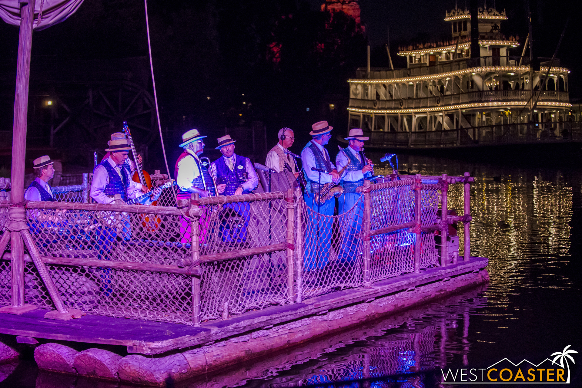  If you're at the park in the evenings, swing on by the Rivers of America to check outthe Jambalaya Jazz Band! 