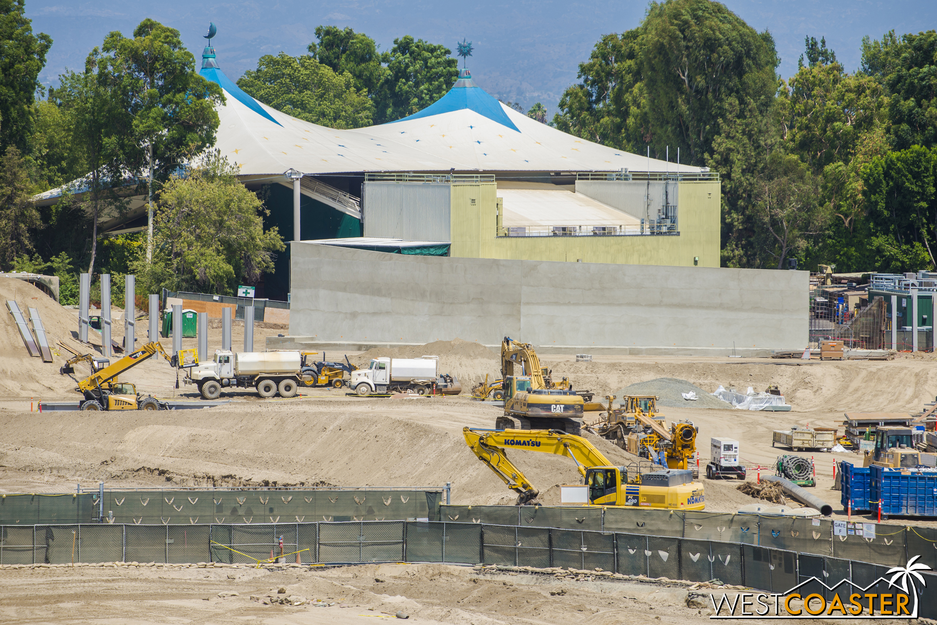  Behind Fantasyland Theater, we see some new steel erections.&nbsp; These piles have have been deeply driven and inserted into the ground to help with more wall erection. 