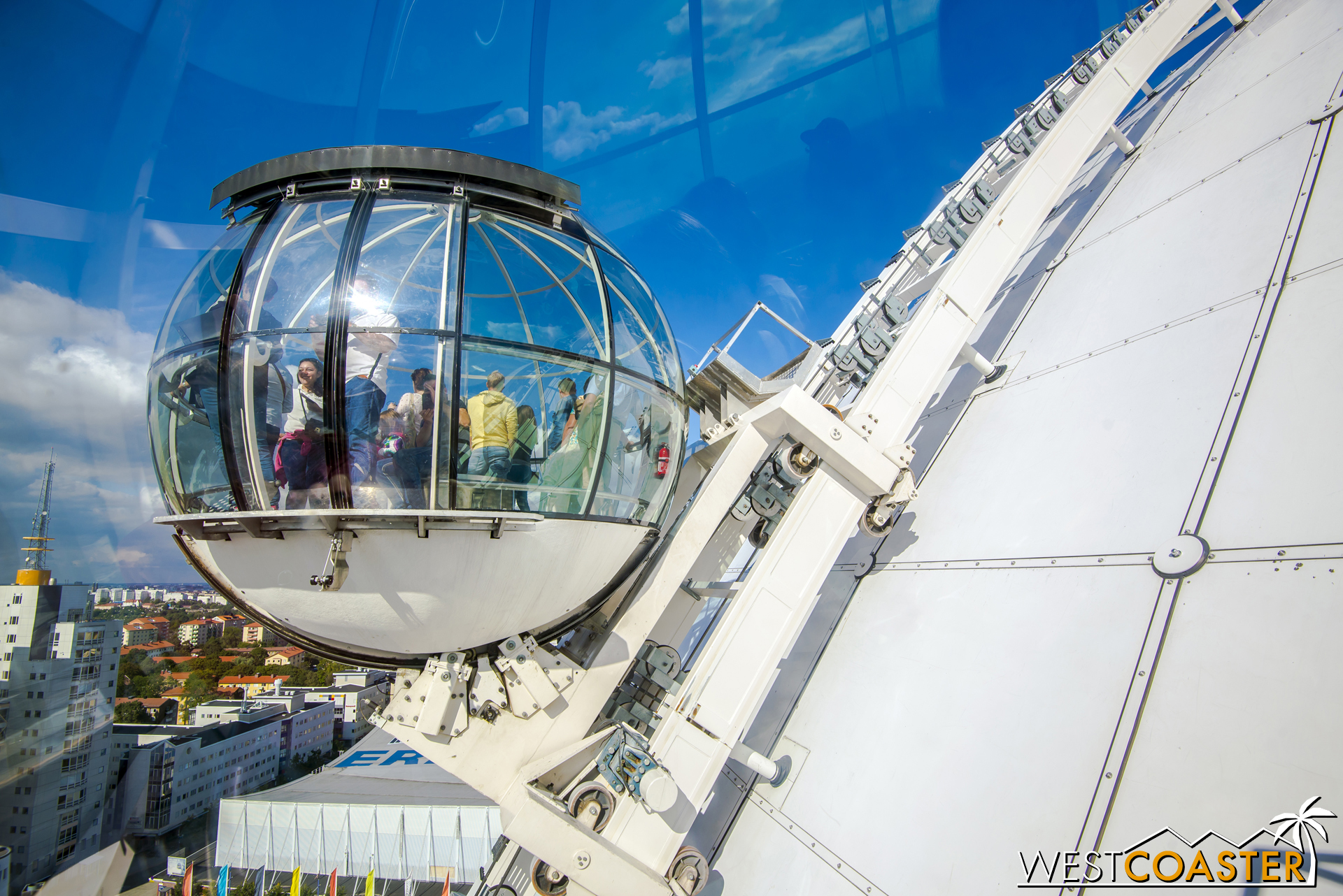 Sky View, located in the Globen sector just south of the heart of the city, consists of two tracked gondolas that creep up the side of the Ericsson Globe arena to offer panoramic views of the city.
