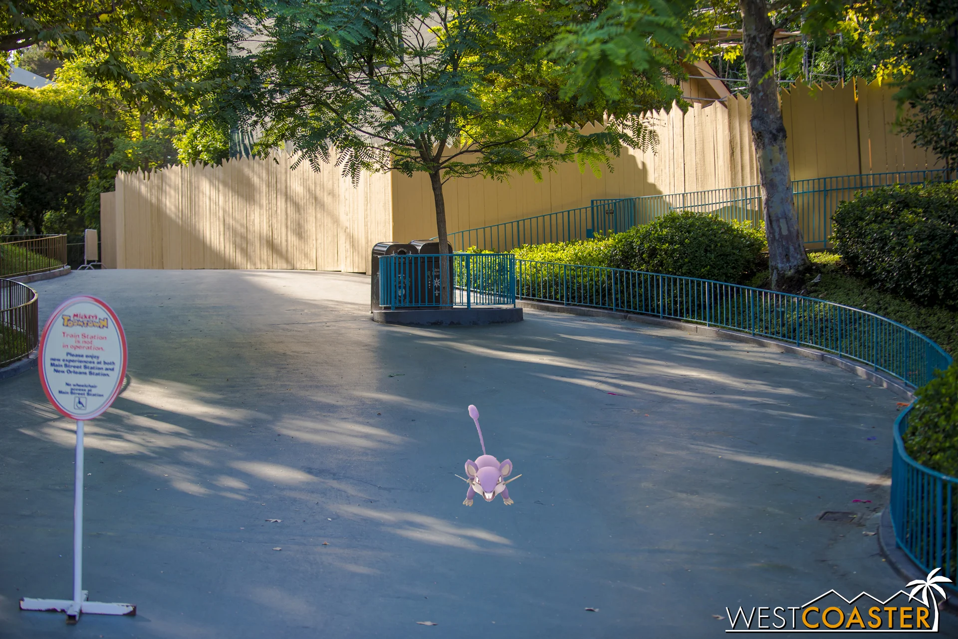 I mentioned in previous updates that the Disneyland Railroad is closed until 2017. Here's proof by way of the non-operating Mickey's Toontown Station. The Main Street and New Orleans Square stations remain open for locomotive tours daily, though.